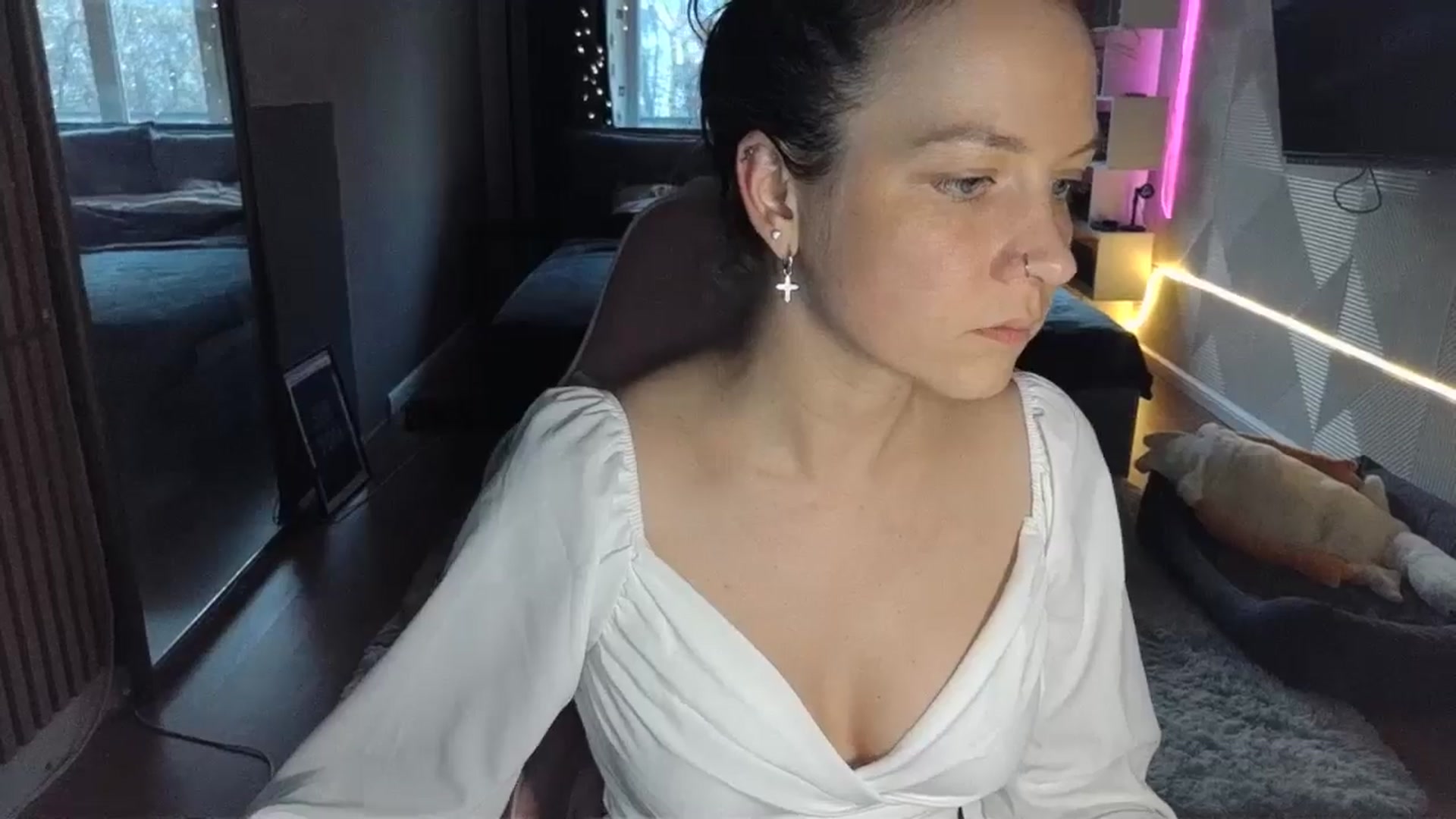 Gallery image thumbnail from Qi_ra's myfreecams stream on, 04/12/2026, 17:05 image 5 of 20
