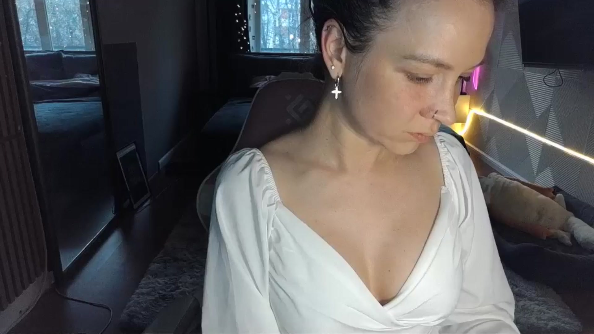 Gallery image thumbnail from Qi_ra's myfreecams stream on, 04/12/2026, 17:05 image 7 of 20