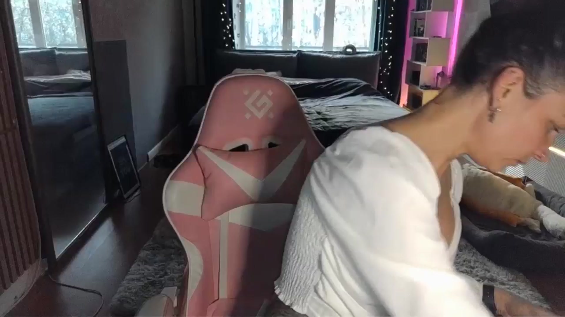 Gallery image thumbnail from Qi_ra's myfreecams stream on, 04/12/2026, 17:05 image 1 of 20