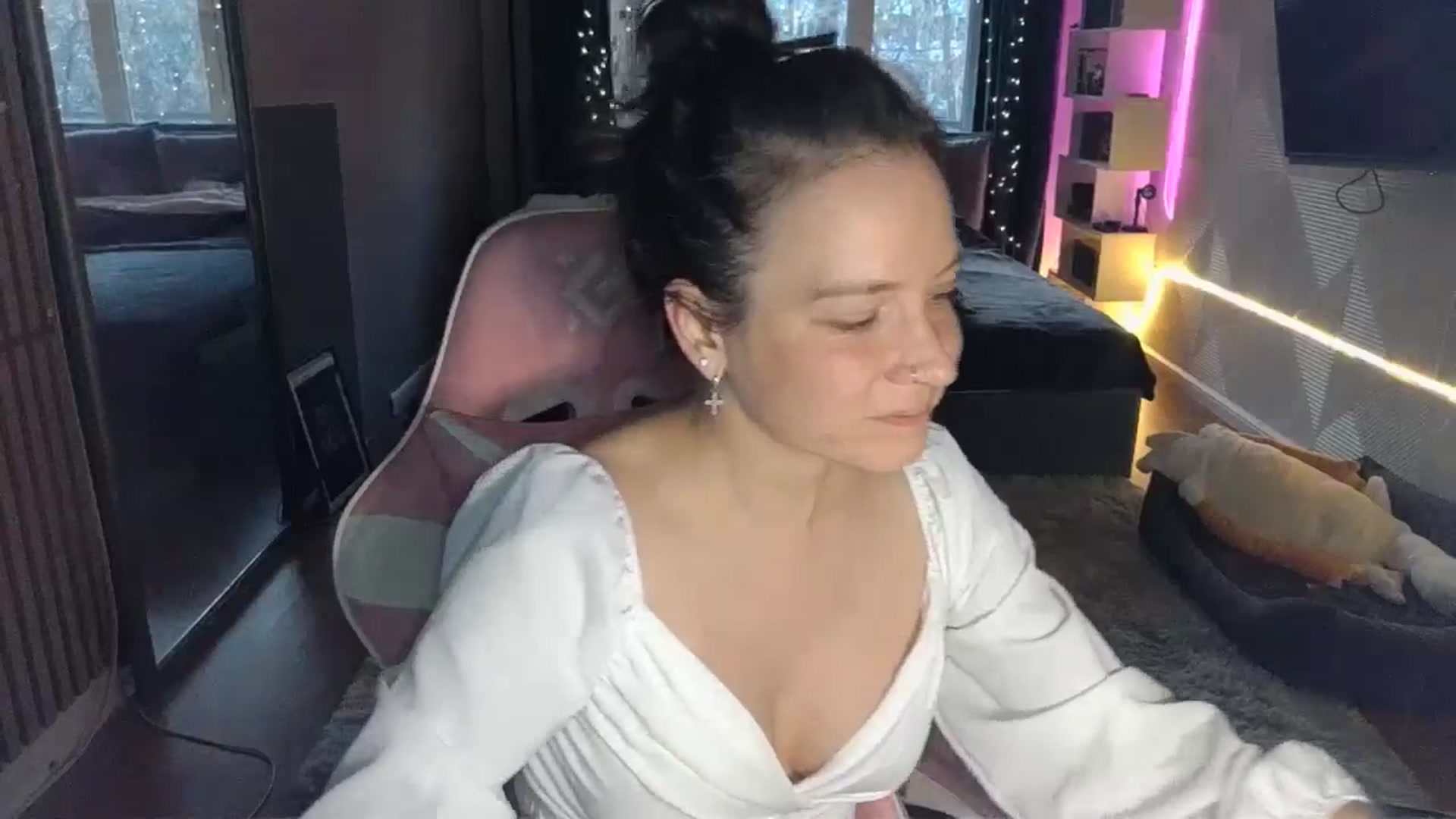 Gallery image thumbnail from Qi_ra's myfreecams stream on, 04/12/2026, 17:05 image 11 of 20