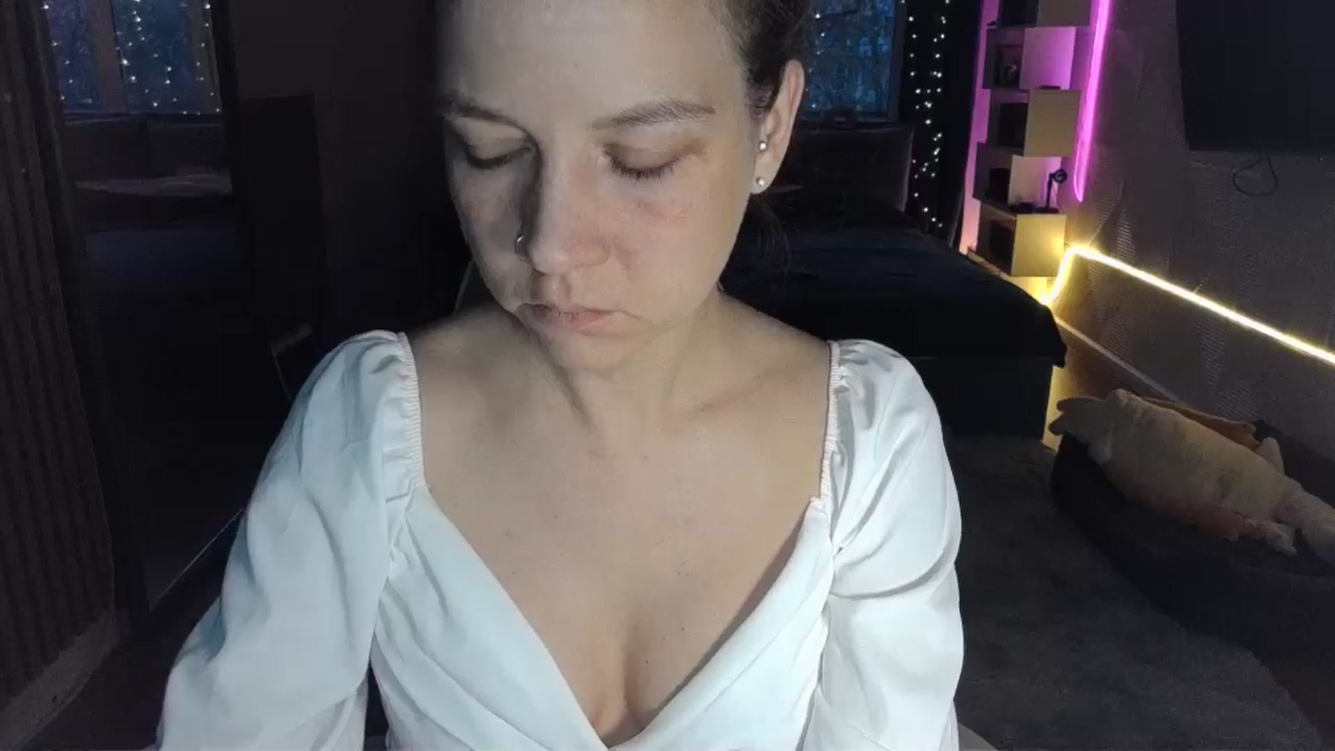 Gallery image thumbnail from Qi_ra's myfreecams stream on, 04/12/2026, 17:05 image 16 of 20