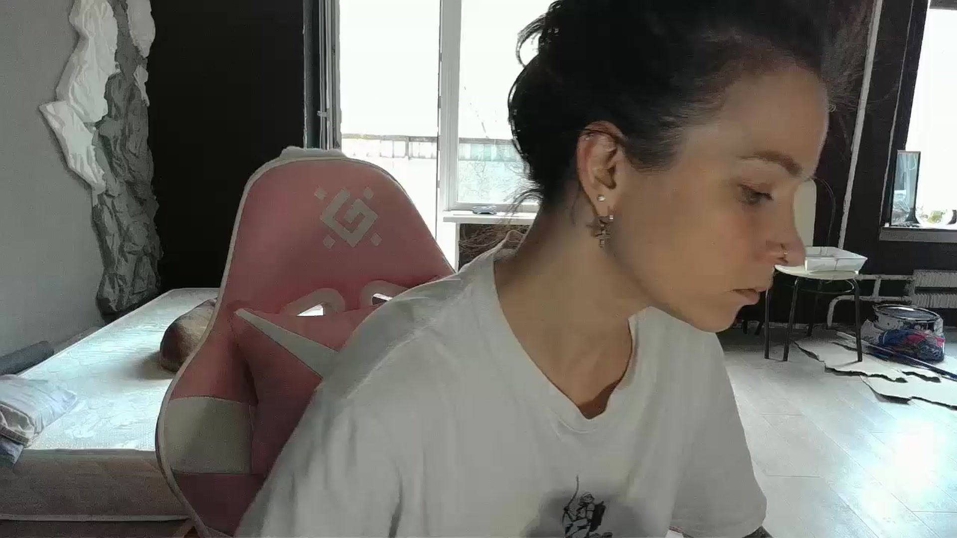 Gallery image thumbnail from Qi_ra's myfreecams stream on, 04/14/2026, 08:58 image 9 of 20
