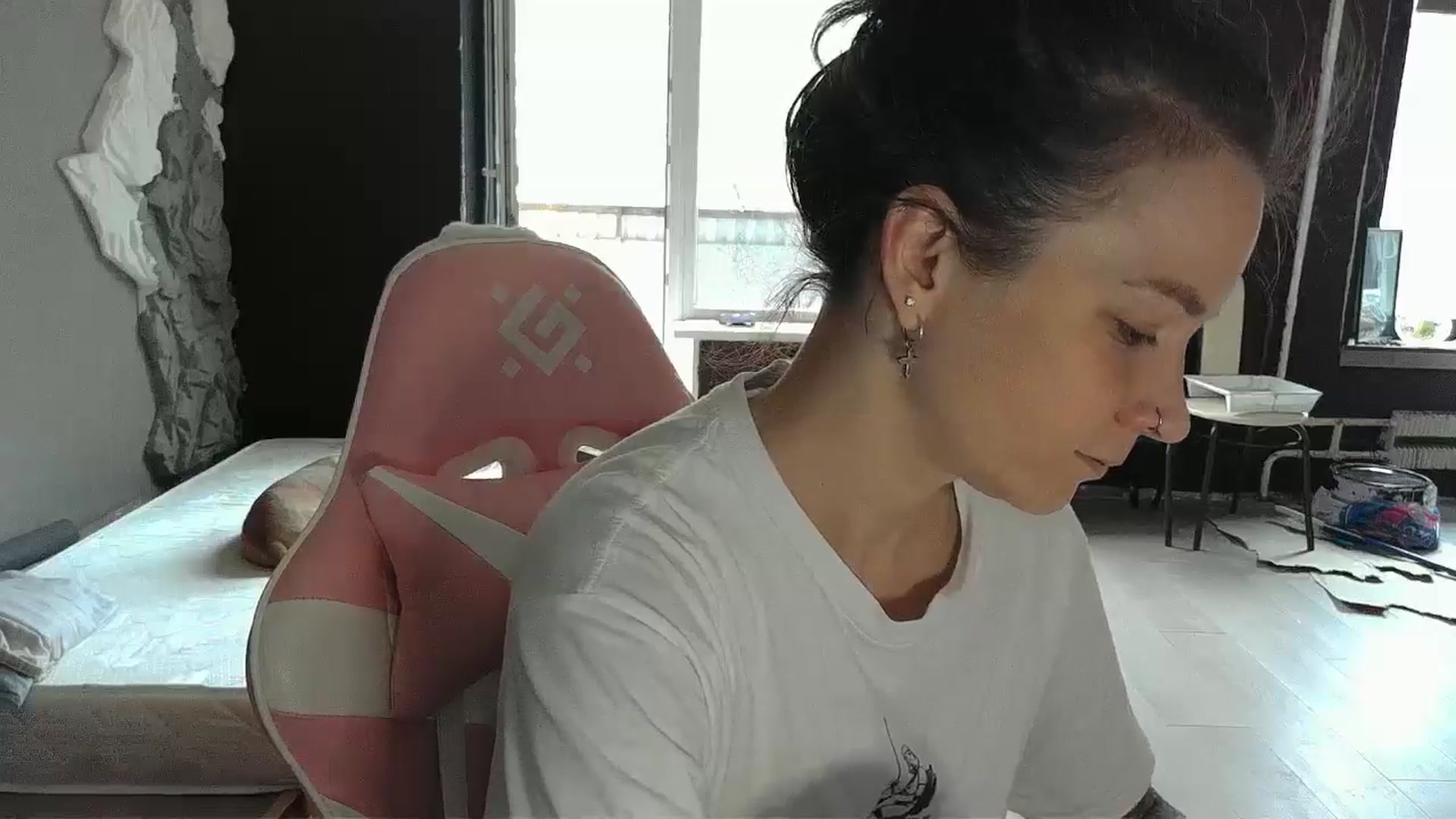 Gallery image thumbnail from Qi_ra's myfreecams stream on, 04/14/2026, 08:58 image 10 of 20