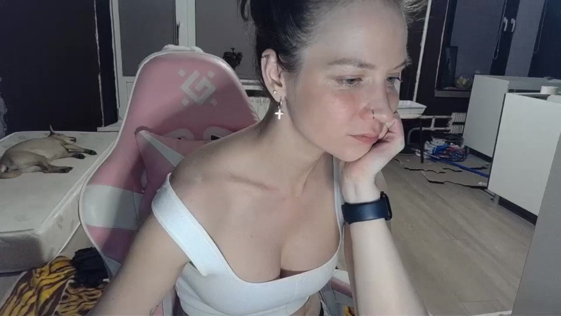 Gallery image thumbnail from Qi_ra's myfreecams stream on, 04/14/2026, 19:53 image 4 of 20