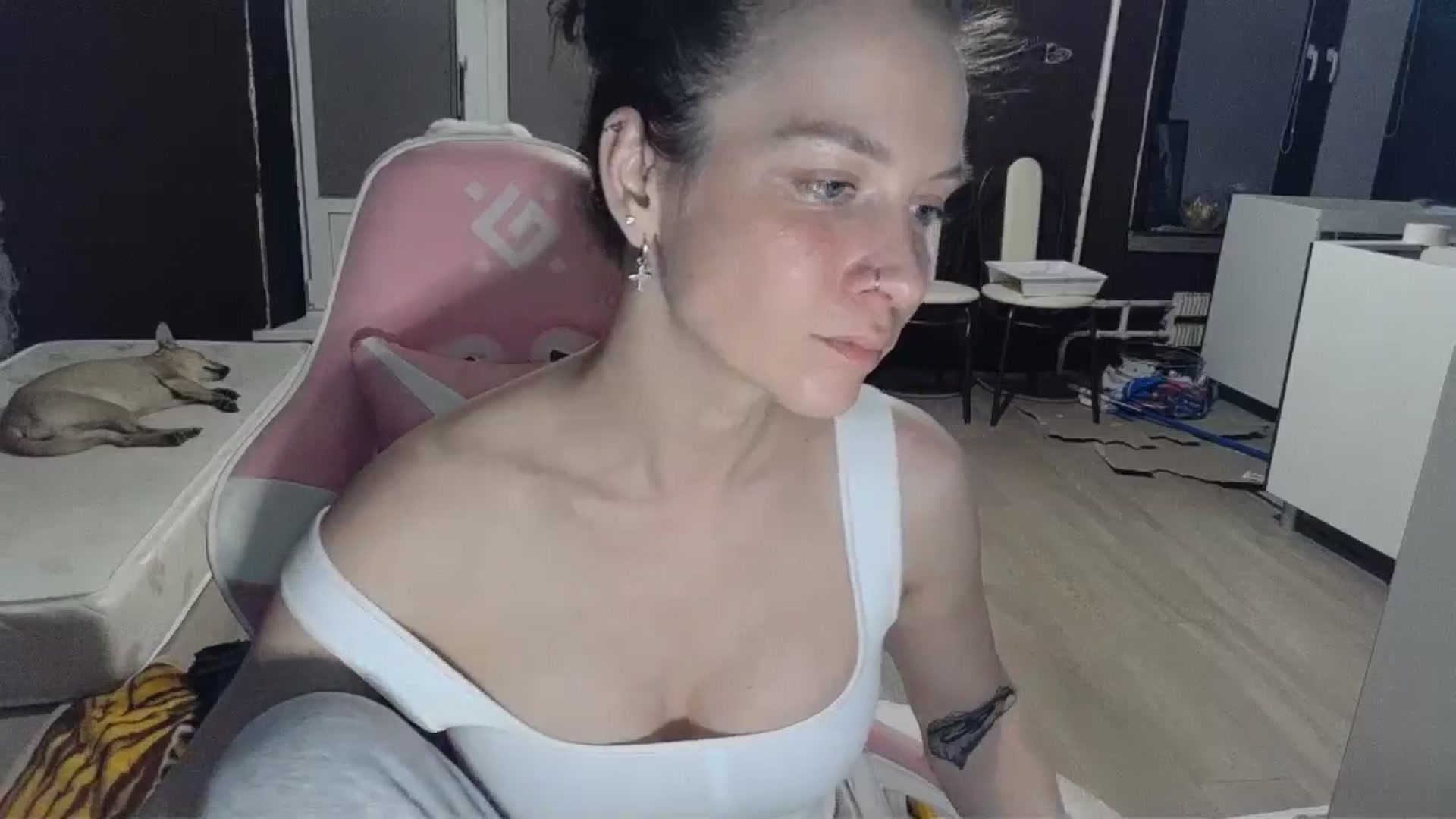 Gallery image thumbnail from Qi_ra's myfreecams stream on, 04/14/2026, 19:53 image 8 of 20