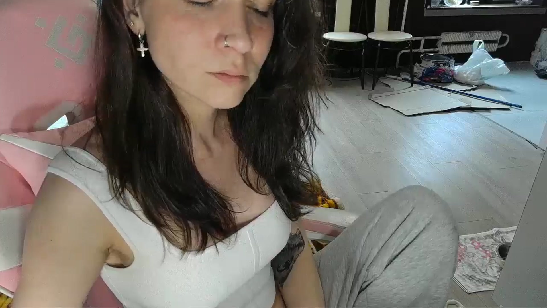 Gallery image thumbnail from Qi_ra's myfreecams stream on, 04/15/2026, 14:33 image 7 of 20
