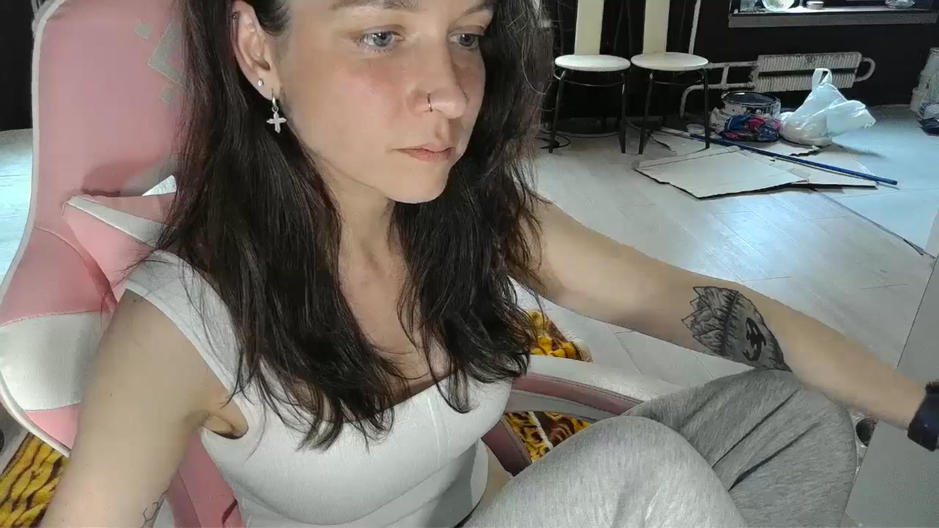 Gallery image thumbnail from Qi_ra's myfreecams stream on, 04/15/2026, 14:33 image 8 of 20