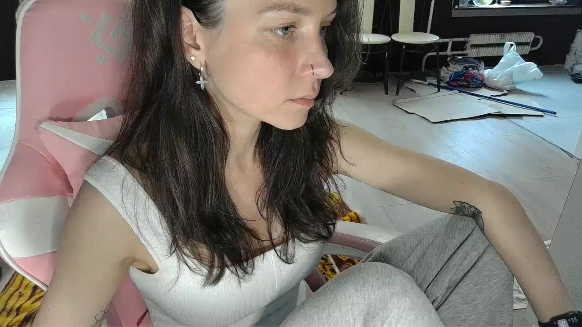 Gallery image thumbnail from Qi_ra's myfreecams stream on, 04/15/2026, 14:33 image 9 of 20