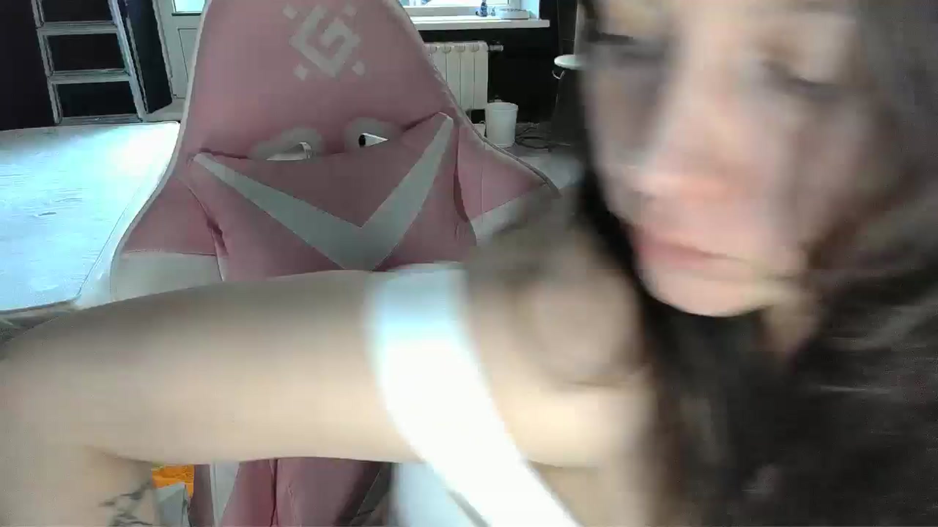 Gallery image thumbnail from Qi_ra's myfreecams stream on, 04/15/2026, 14:33 image 2 of 20