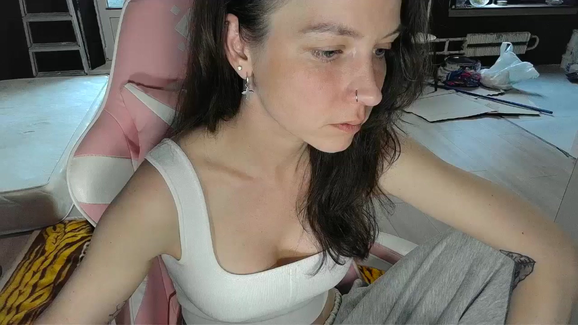 Gallery image thumbnail from Qi_ra's myfreecams stream on, 04/15/2026, 14:33 image 19 of 20