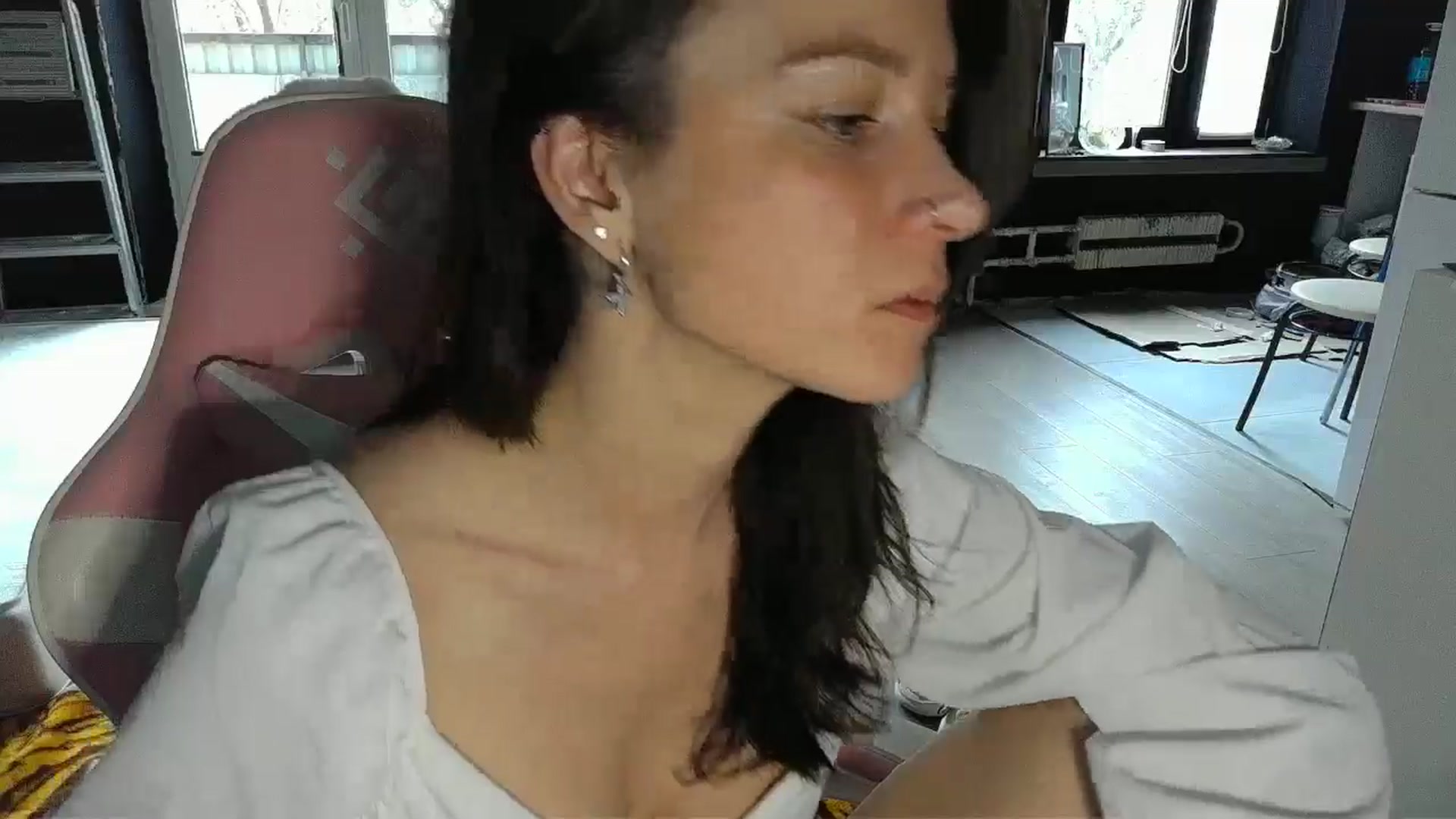 Gallery image thumbnail from Qi_ra's myfreecams stream on, 04/16/2026, 04:40 image 14 of 20