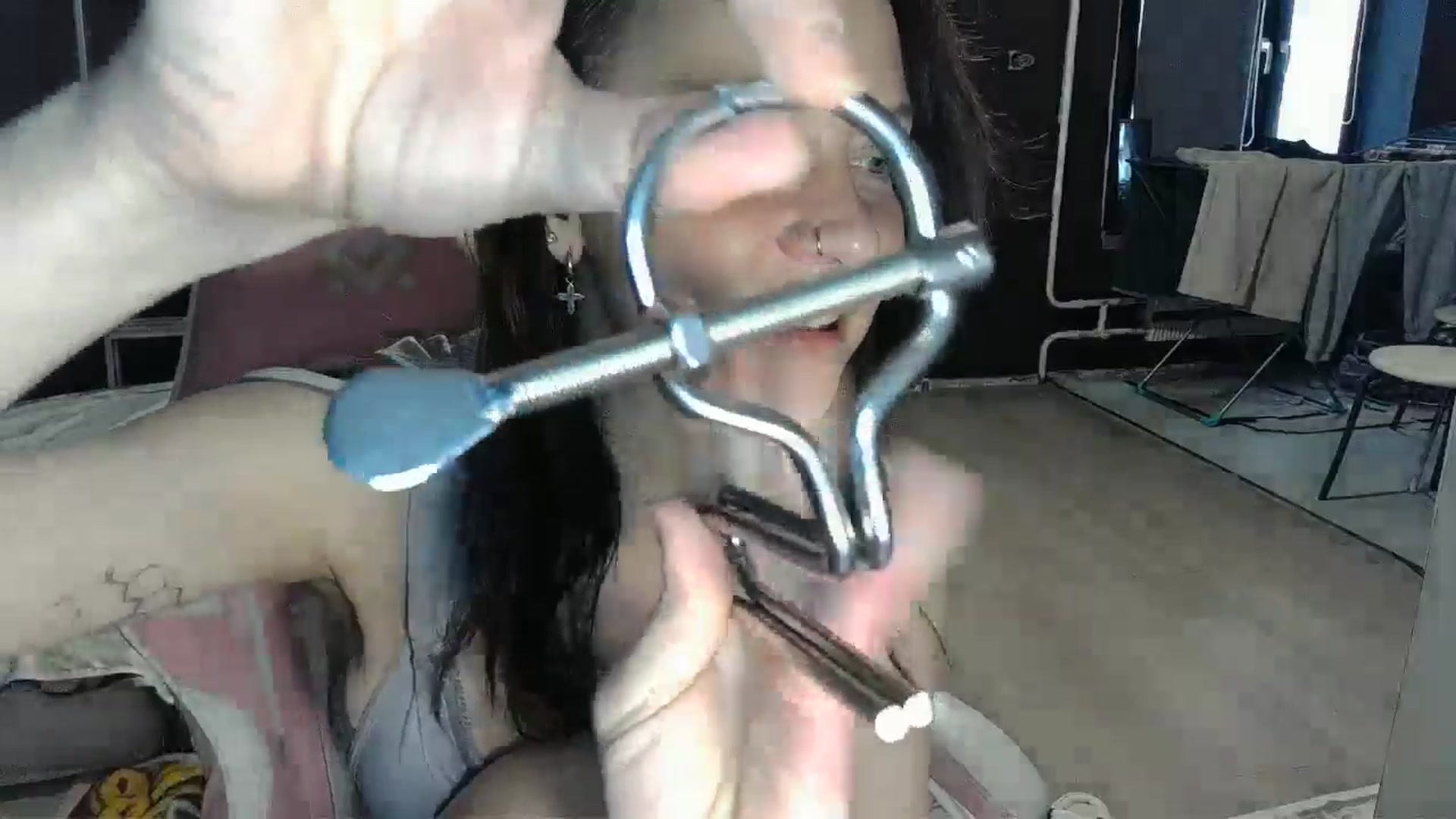 Gallery image thumbnail from Qi_ra's myfreecams stream on, 04/17/2026, 05:52 image 10 of 20