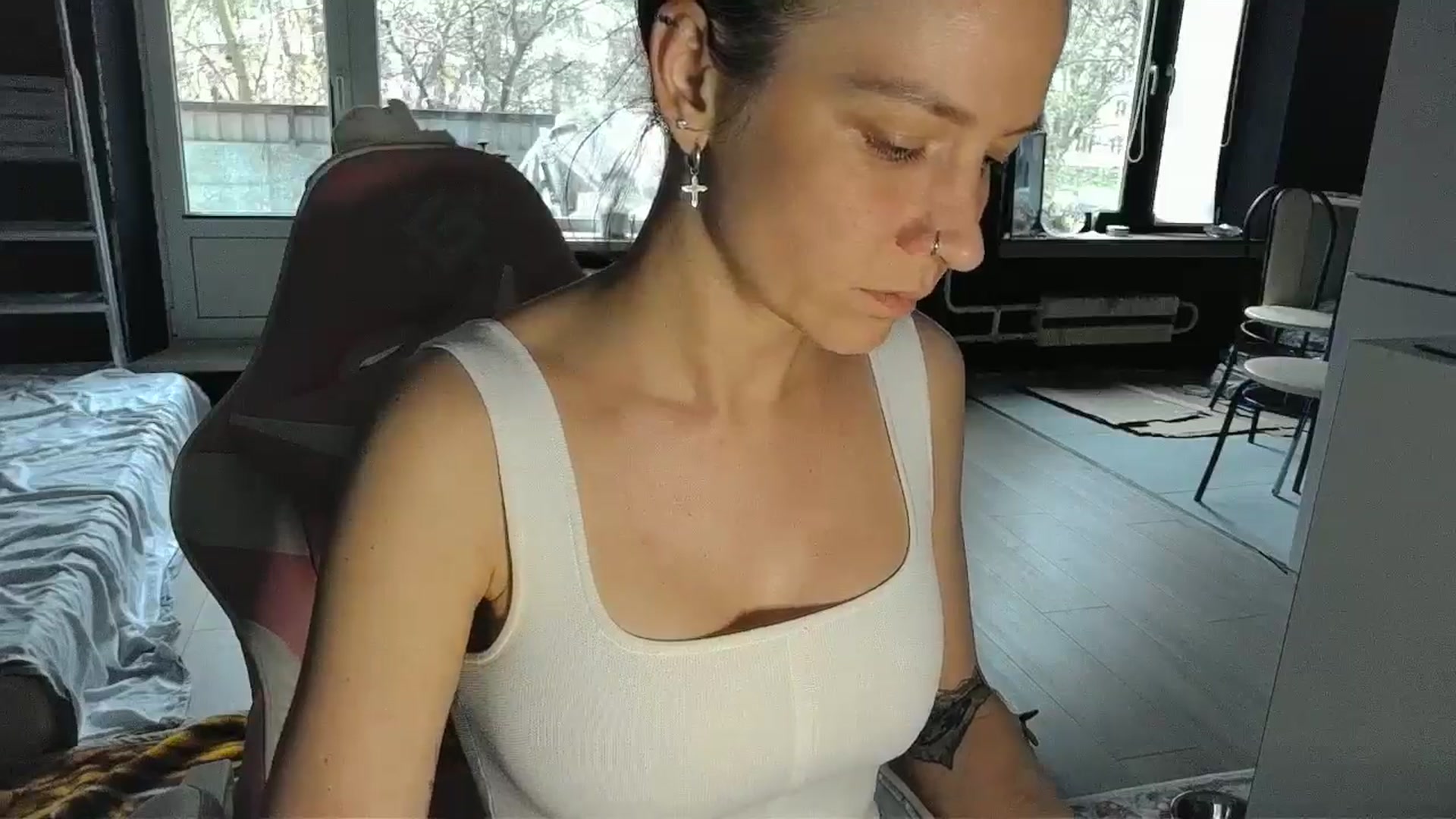 Gallery image thumbnail from Qi_ra's myfreecams stream on, 04/18/2026, 14:23 image 4 of 20