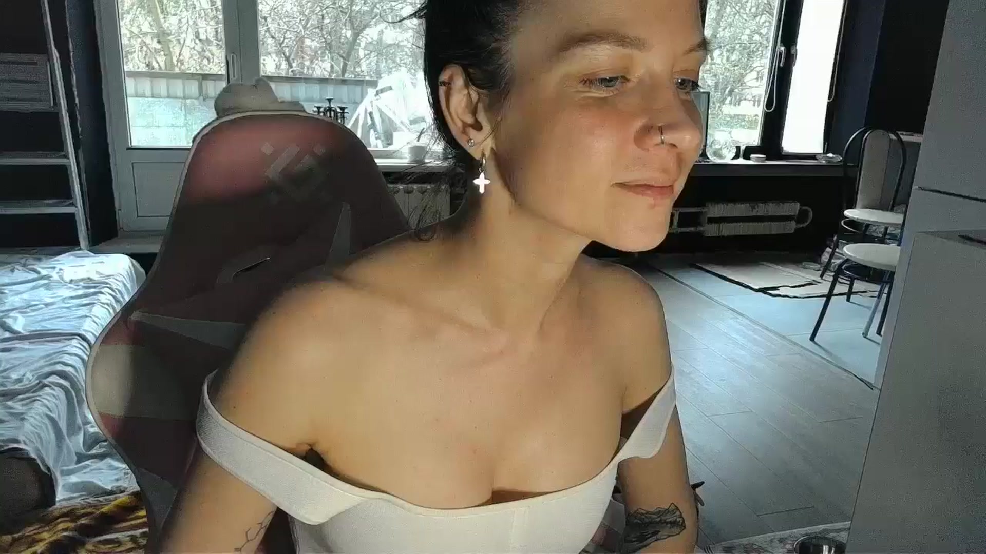 Gallery image thumbnail from Qi_ra's myfreecams stream on, 04/18/2026, 14:23 image 12 of 20