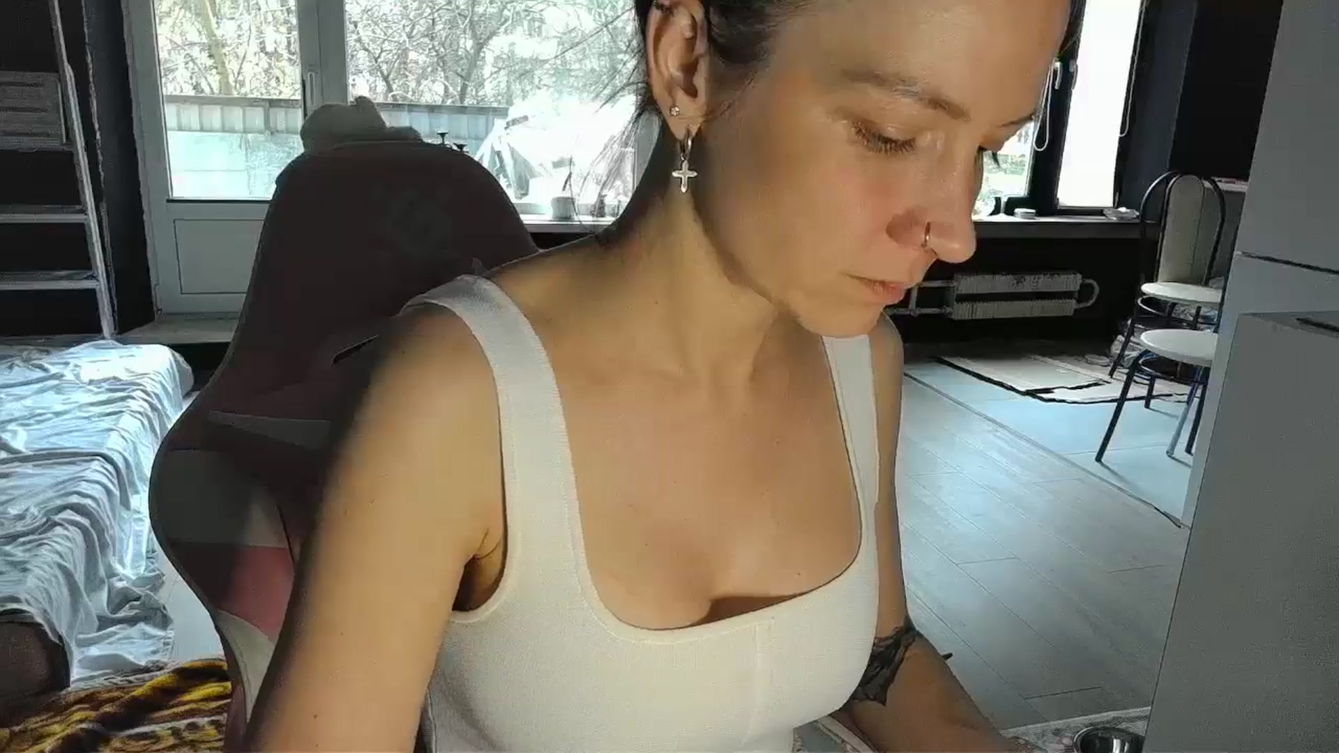 Gallery image thumbnail from Qi_ra's myfreecams stream on, 04/18/2026, 14:23 image 7 of 20