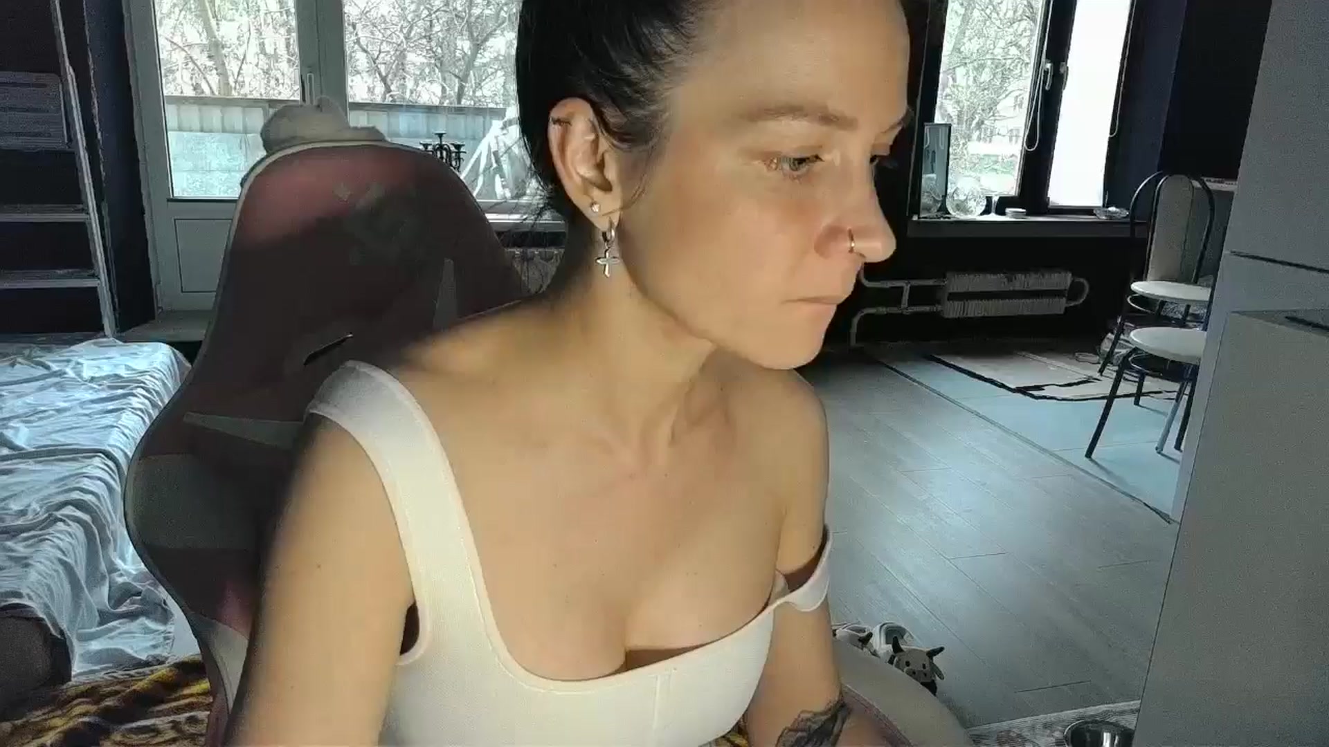 Gallery image thumbnail from Qi_ra's myfreecams stream on, 04/18/2026, 14:23 image 10 of 20