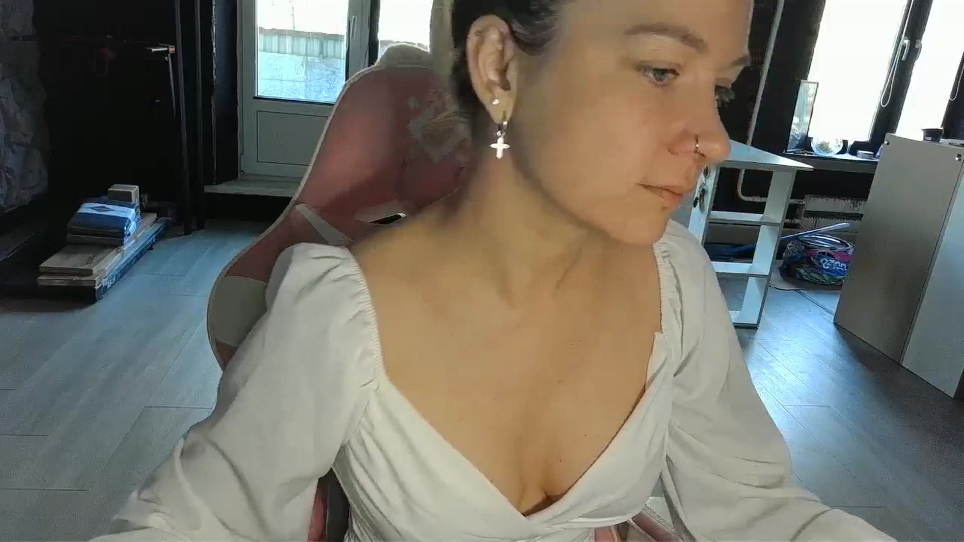 Gallery image thumbnail from Qi_ra's myfreecams stream on, 04/25/2026, 08:15 image 12 of 20