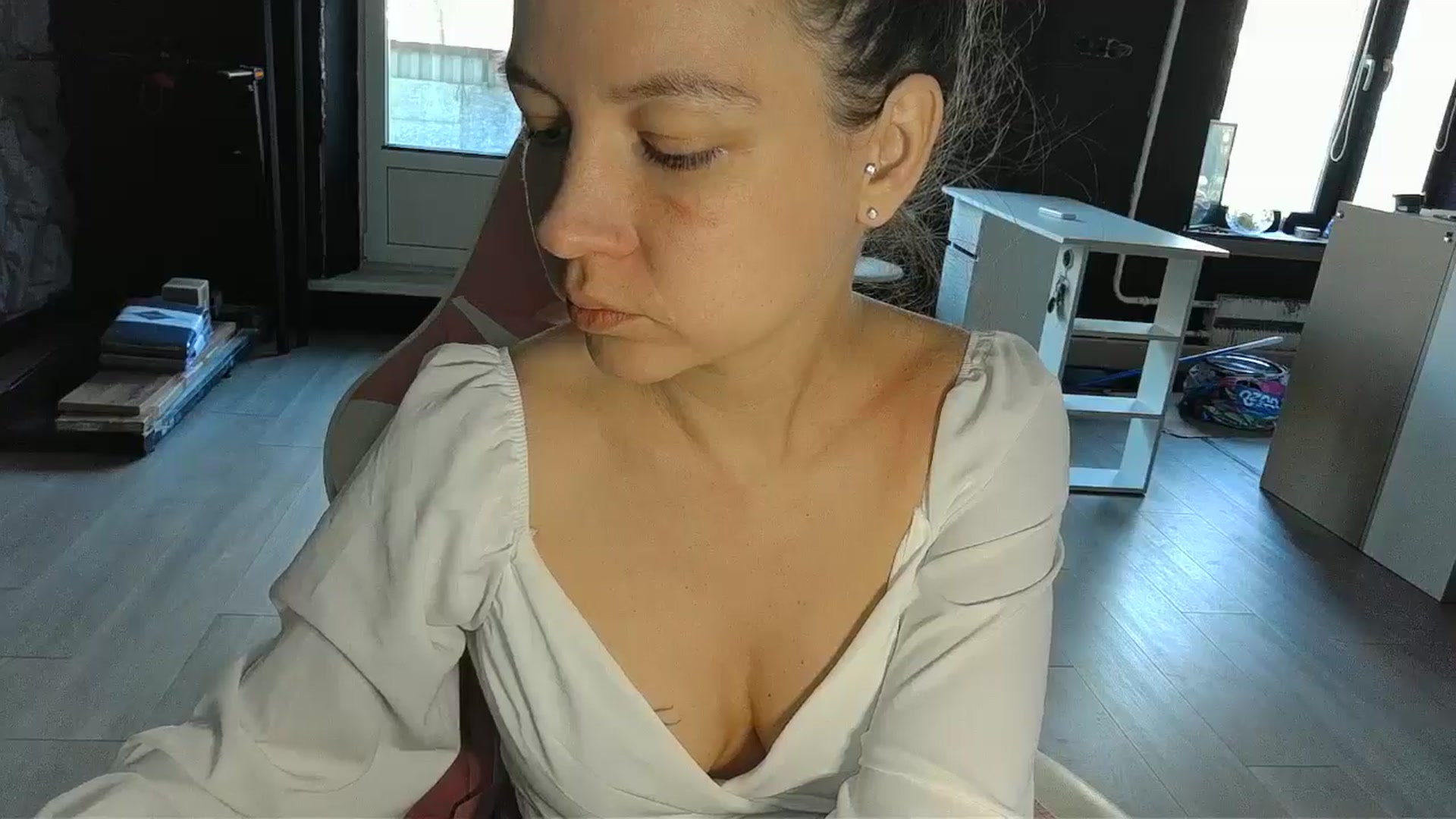 Gallery image thumbnail from Qi_ra's myfreecams stream on, 04/25/2026, 08:15 image 4 of 20