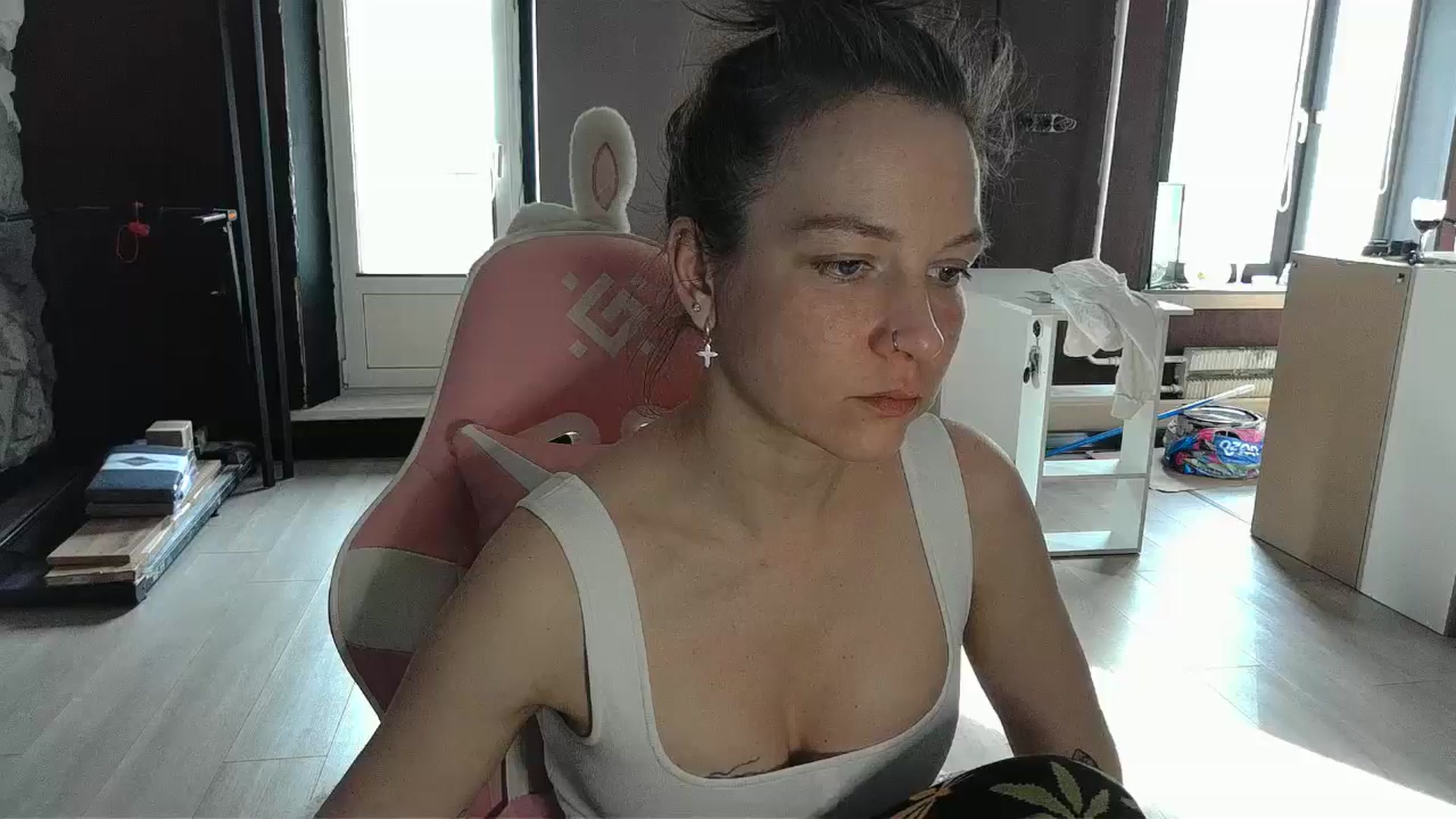 Gallery image thumbnail from Qi_ra's myfreecams stream on, 04/25/2026, 13:40 image 17 of 20