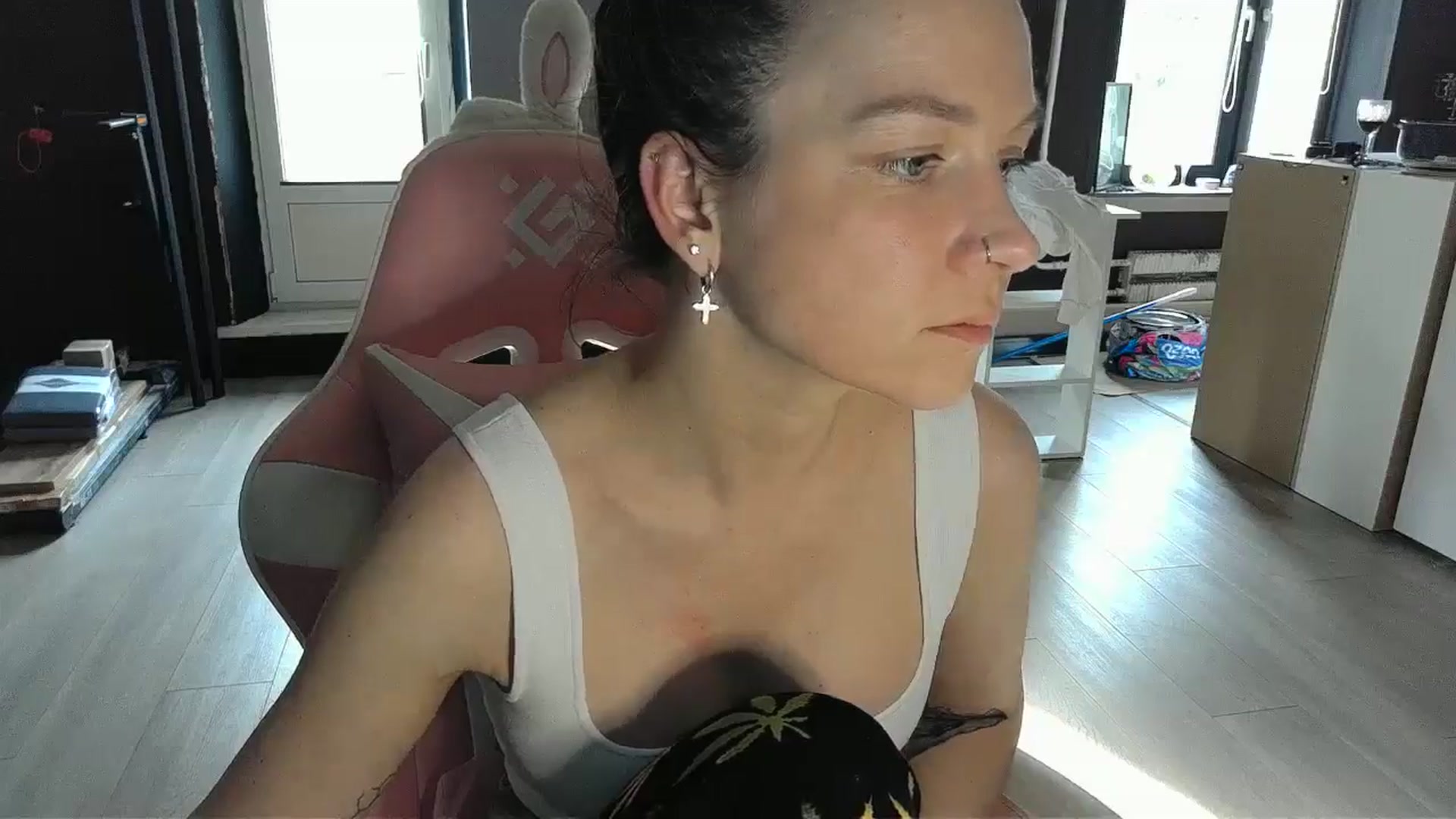 Gallery image thumbnail from Qi_ra's myfreecams stream on, 04/25/2026, 14:33 image 10 of 20