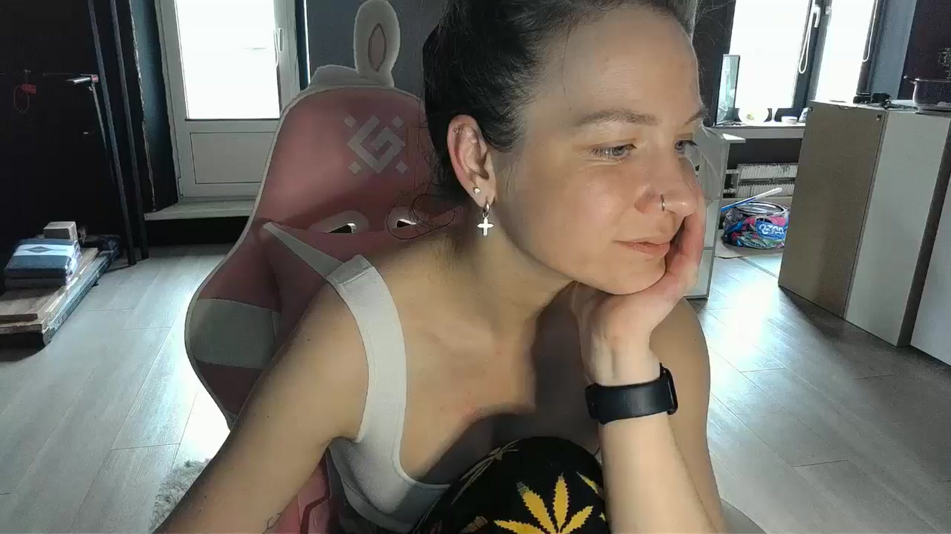 Gallery image thumbnail from Qi_ra's myfreecams stream on, 04/25/2026, 14:33 image 17 of 20