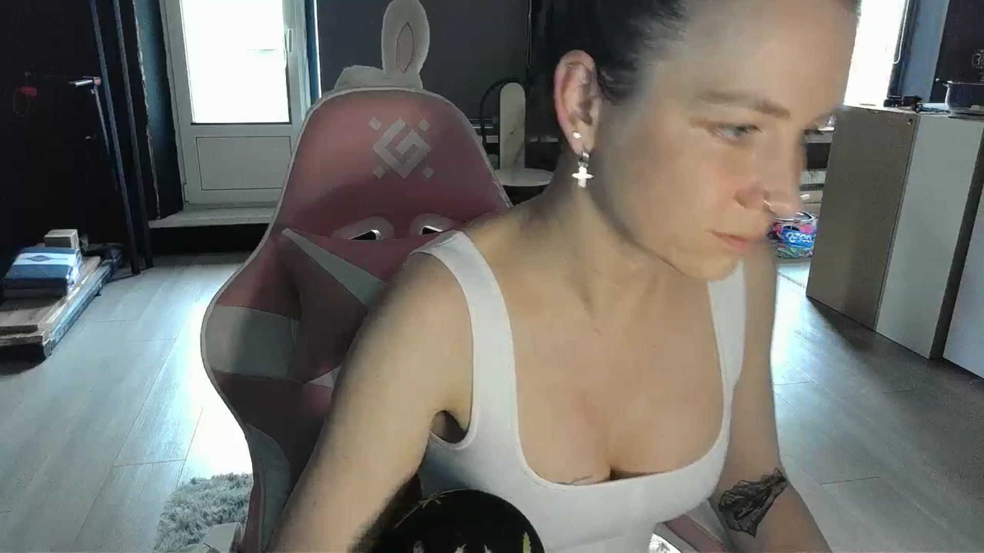 Gallery image thumbnail from Qi_ra's myfreecams stream on, 04/25/2026, 14:33 image 18 of 20