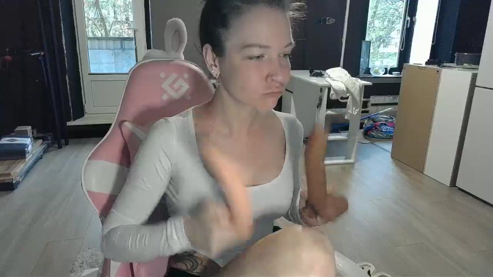 Gallery image thumbnail from Qi_ra's myfreecams stream on, 04/26/2026, 05:03 image 16 of 20