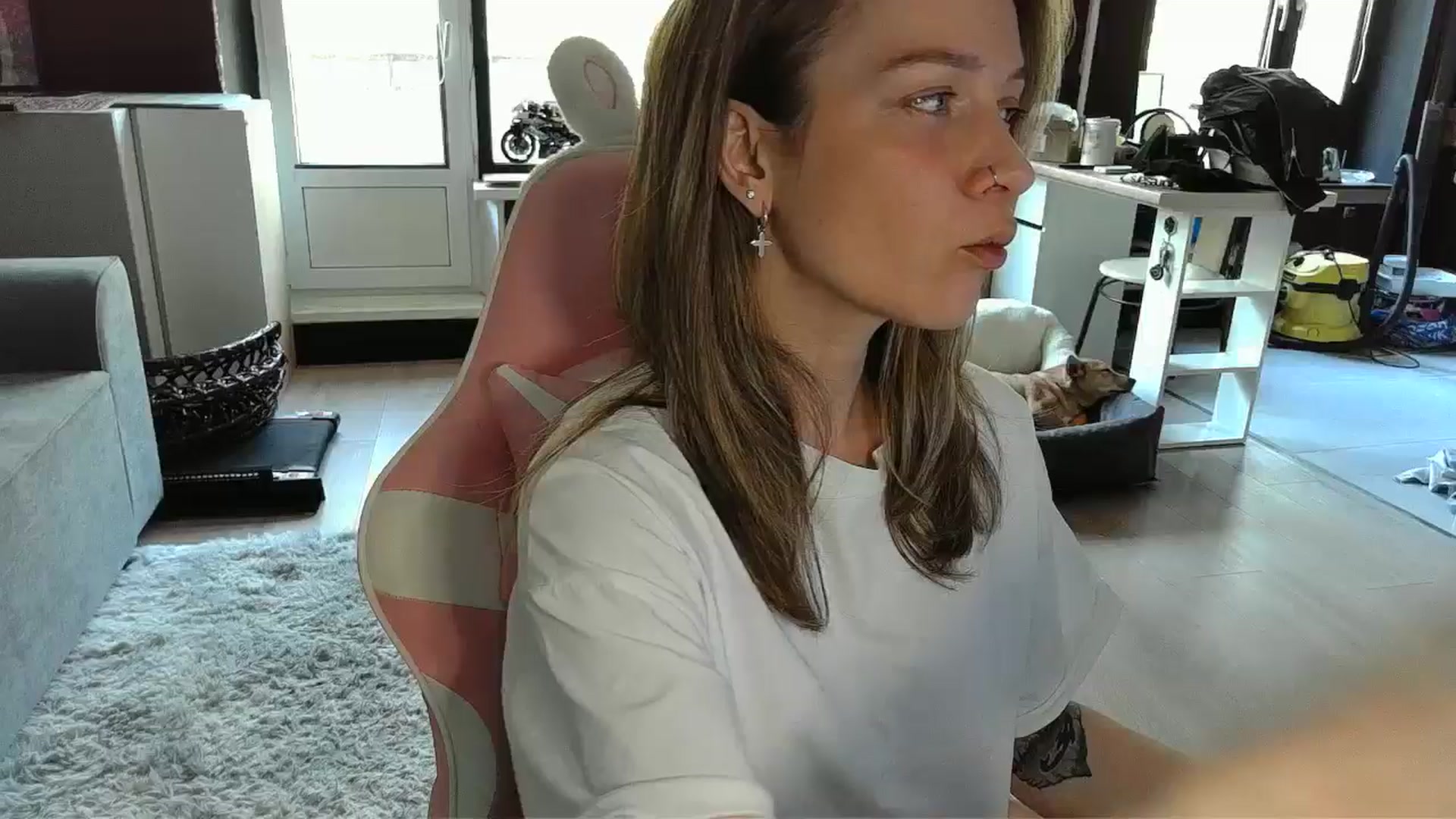 Gallery image thumbnail from Qi_ra's myfreecams stream on, 05/05/2026, 10:57 image 8 of 20