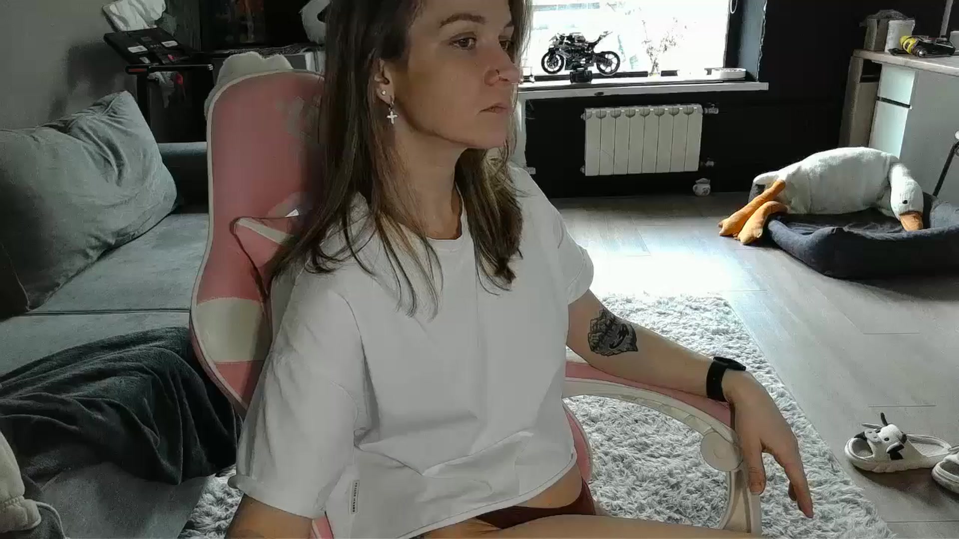 Gallery image thumbnail from Qi_ra's myfreecams stream on, 05/06/2026, 07:06 image 6 of 20