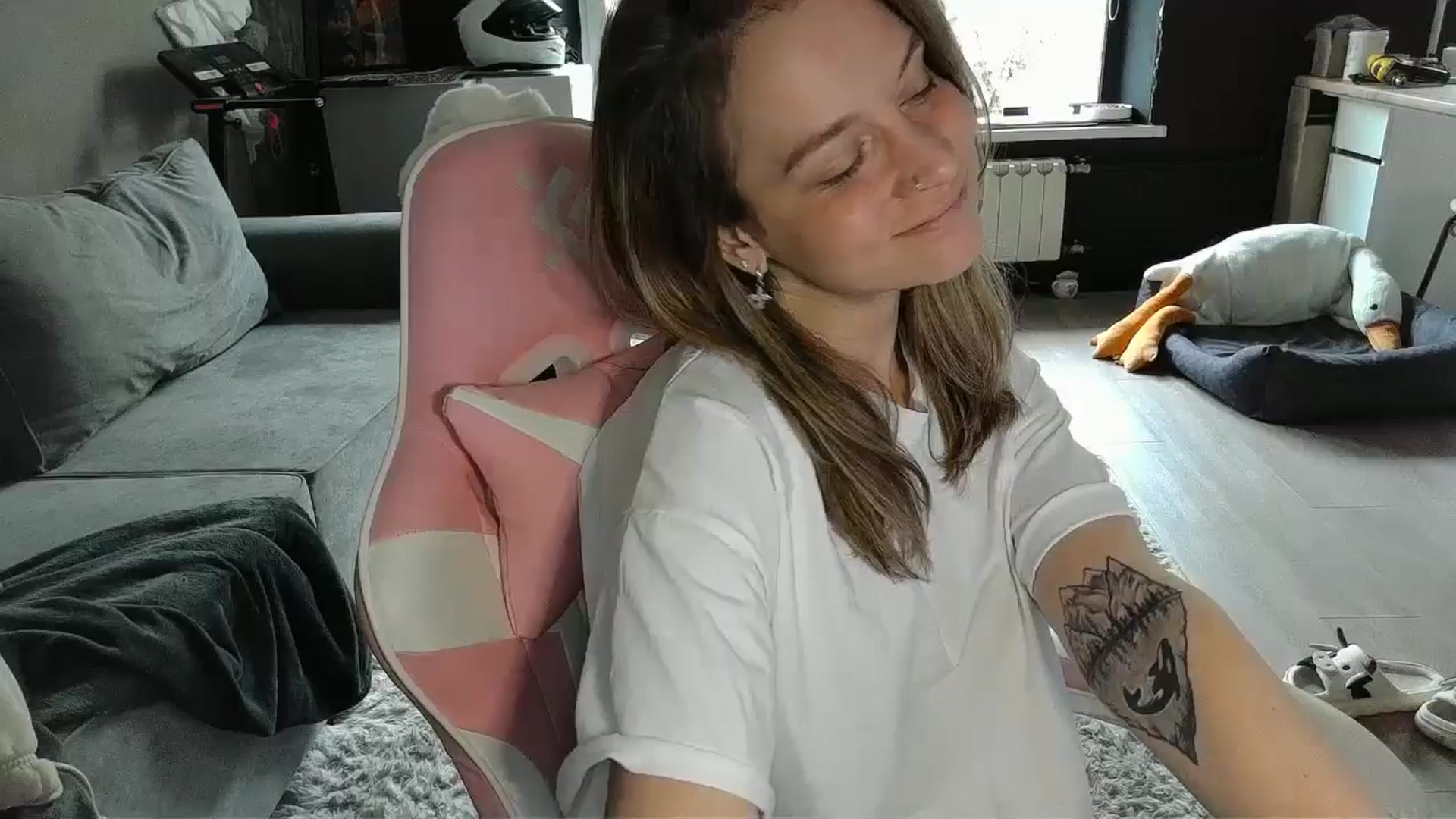Gallery image thumbnail from Qi_ra's myfreecams stream on, 05/06/2026, 07:06 image 15 of 20