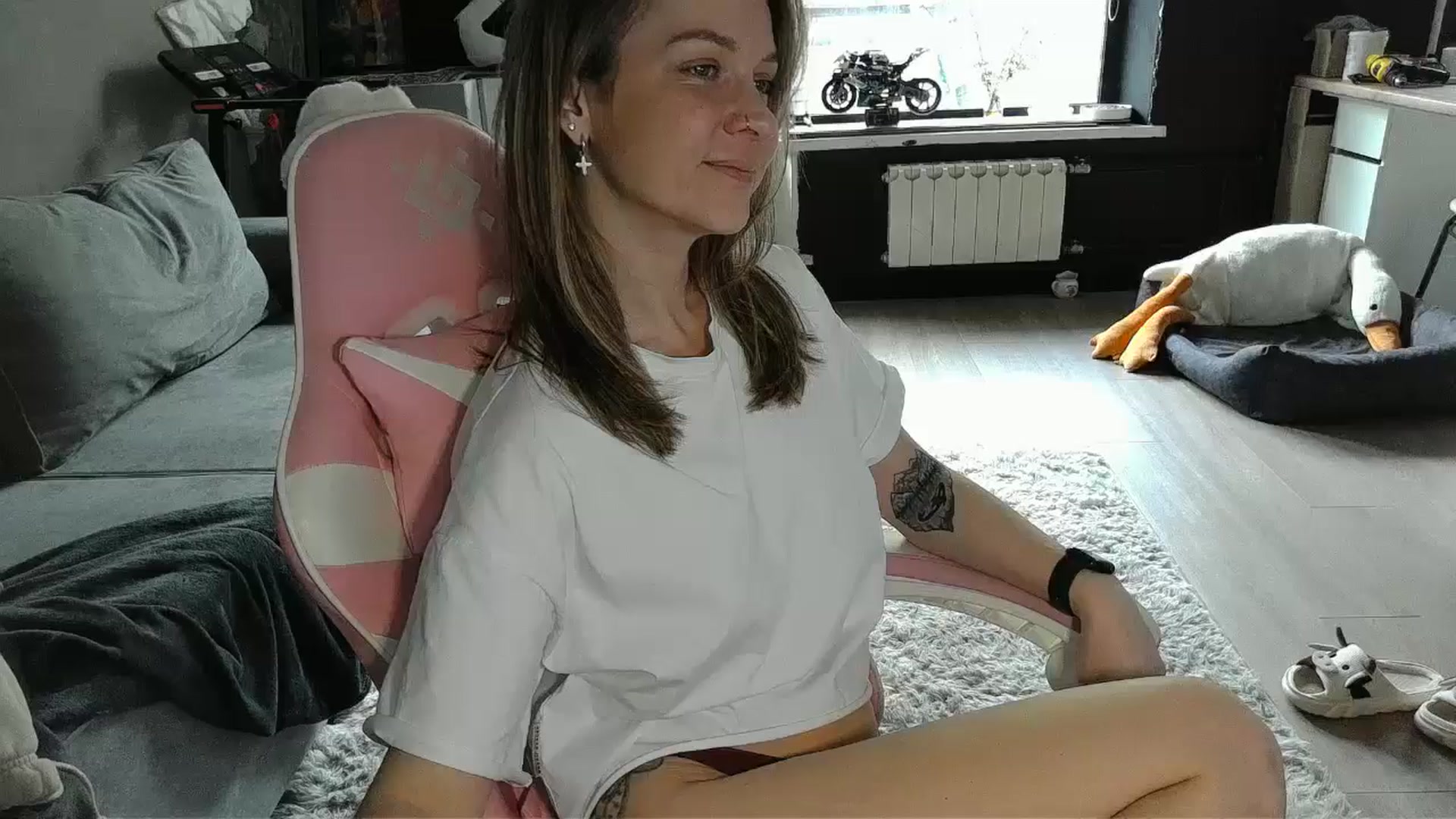 Gallery image thumbnail from Qi_ra's myfreecams stream on, 05/06/2026, 07:06 image 7 of 20