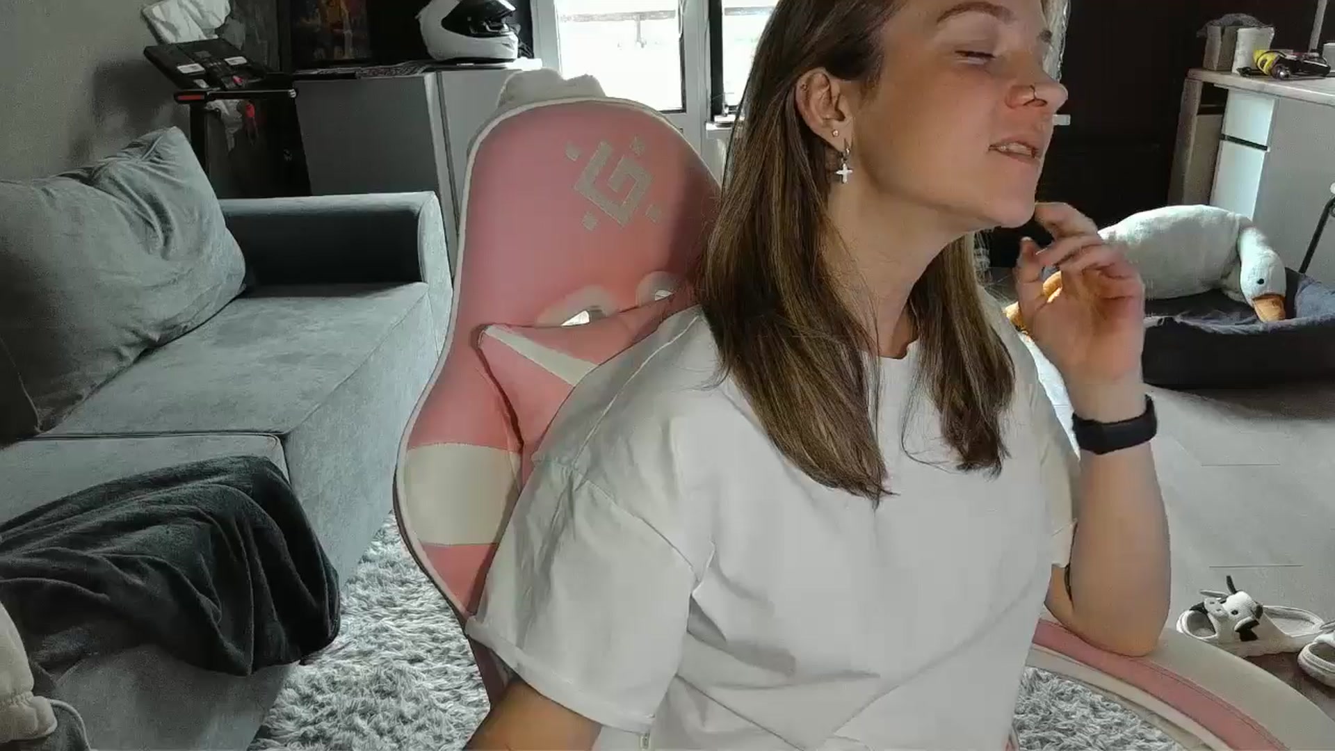 Gallery image thumbnail from Qi_ra's myfreecams stream on, 05/06/2026, 07:06 image 16 of 20