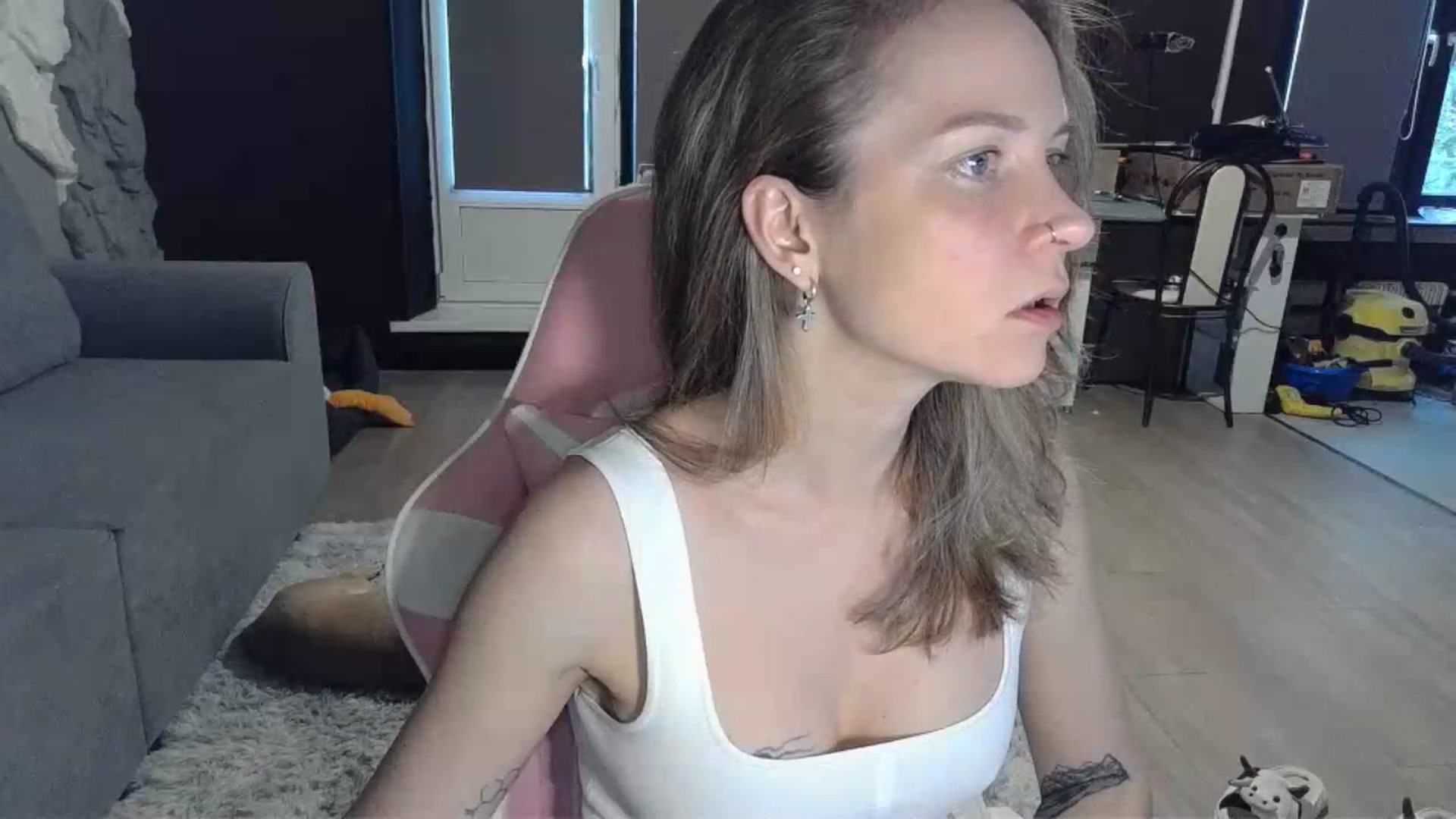 Gallery image thumbnail from Qi_ra's myfreecams stream on, 05/13/2026, 16:35 image 3 of 20