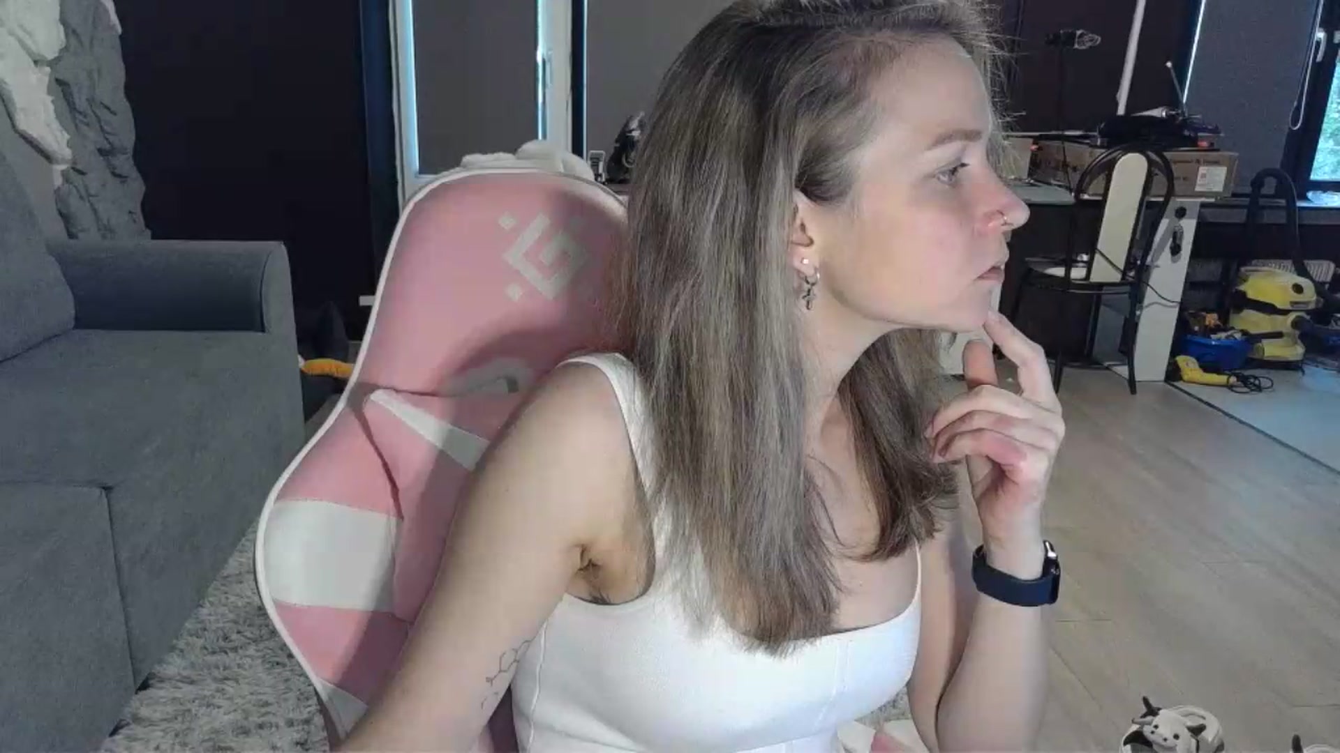 Gallery image thumbnail from Qi_ra's myfreecams stream on, 05/13/2026, 16:35 image 12 of 20