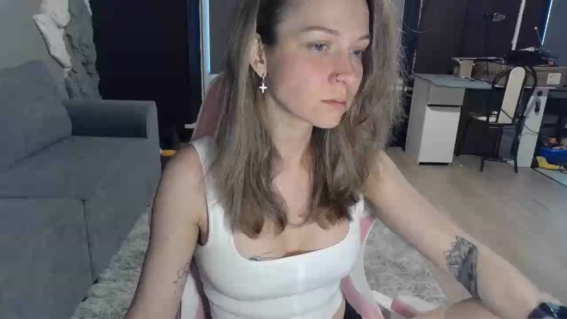 Gallery image thumbnail from Qi_ra's myfreecams stream on, 05/13/2026, 16:35 image 16 of 20