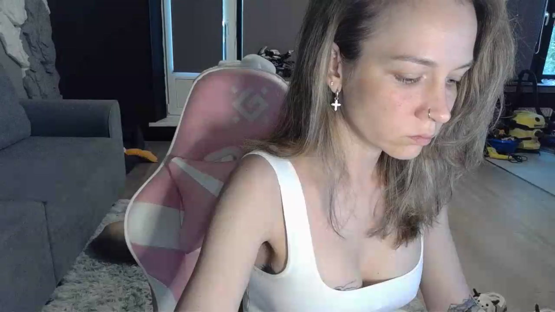 Gallery image thumbnail from Qi_ra's myfreecams stream on, 05/13/2026, 16:35 image 6 of 20