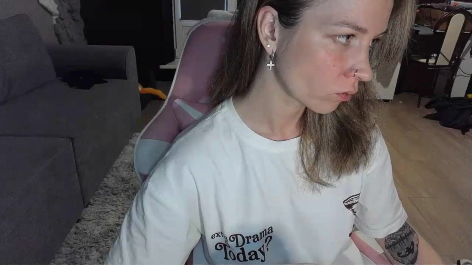 Gallery image thumbnail from Qi_ra's myfreecams stream on, 05/14/2026, 17:01 image 14 of 20