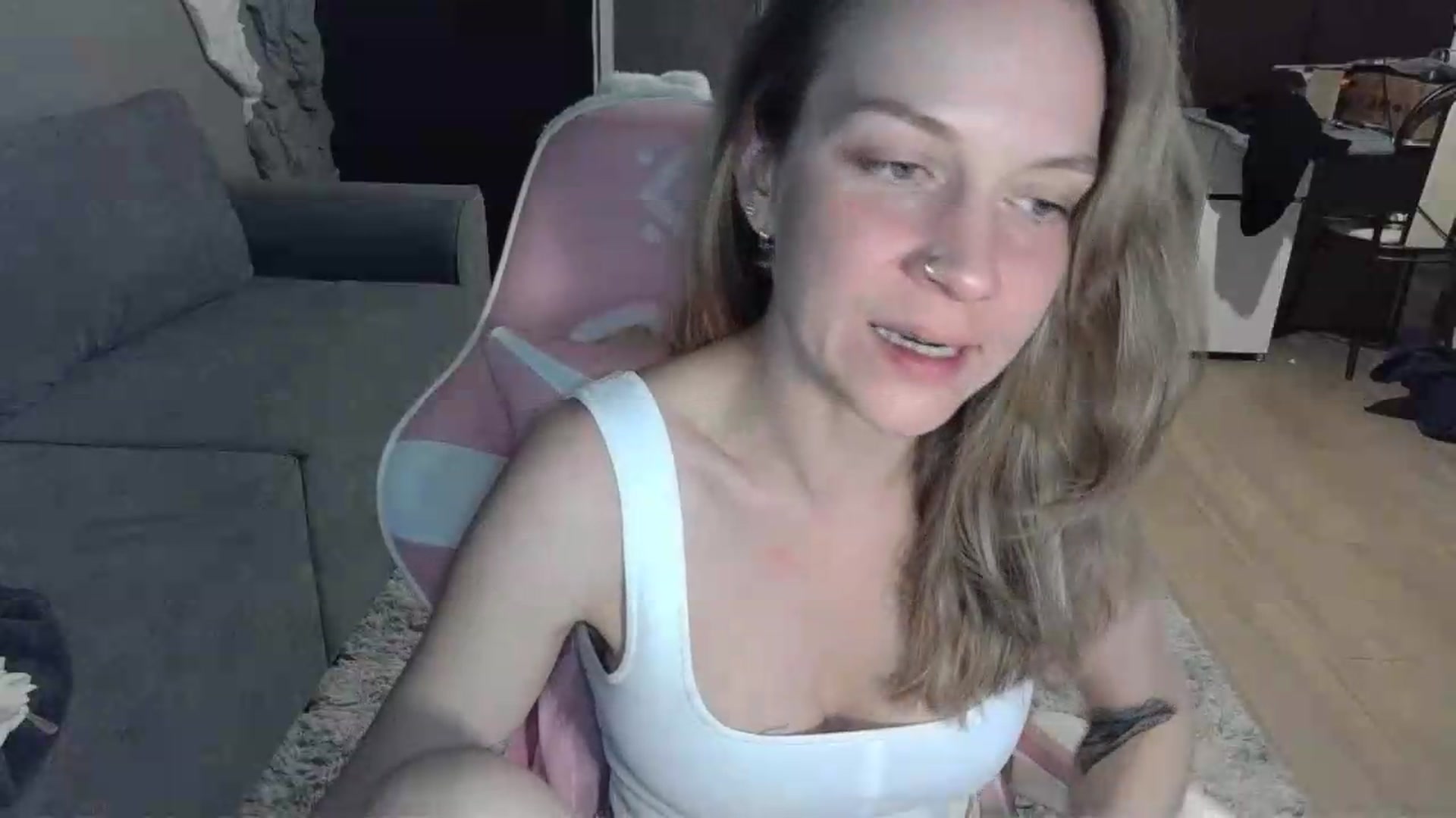 Gallery image thumbnail from Qi_ra's myfreecams stream on, 05/14/2026, 18:10 image 13 of 20