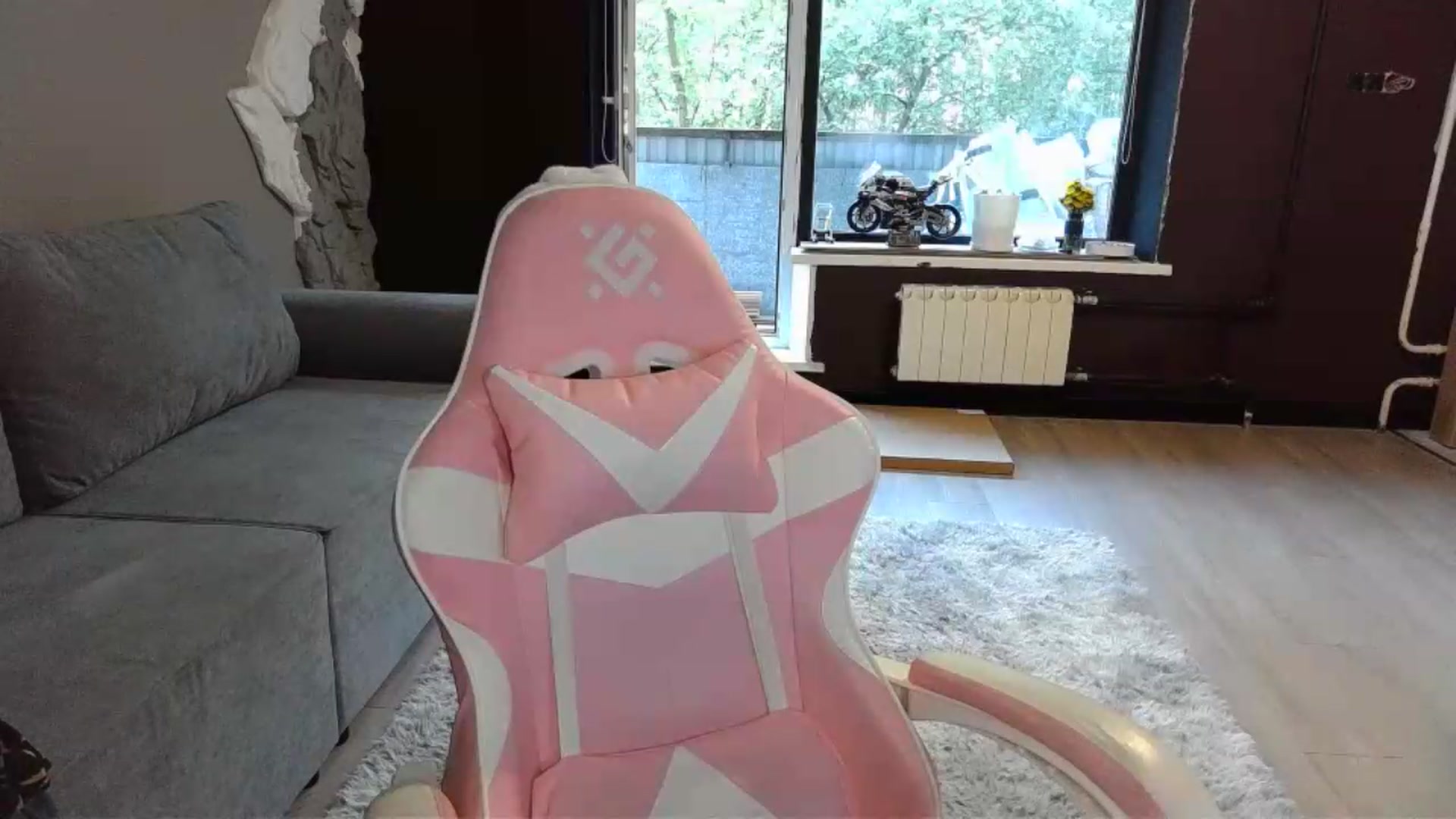 Gallery image thumbnail from Qi_ra's myfreecams stream on, 05/19/2026, 05:19 image 9 of 20