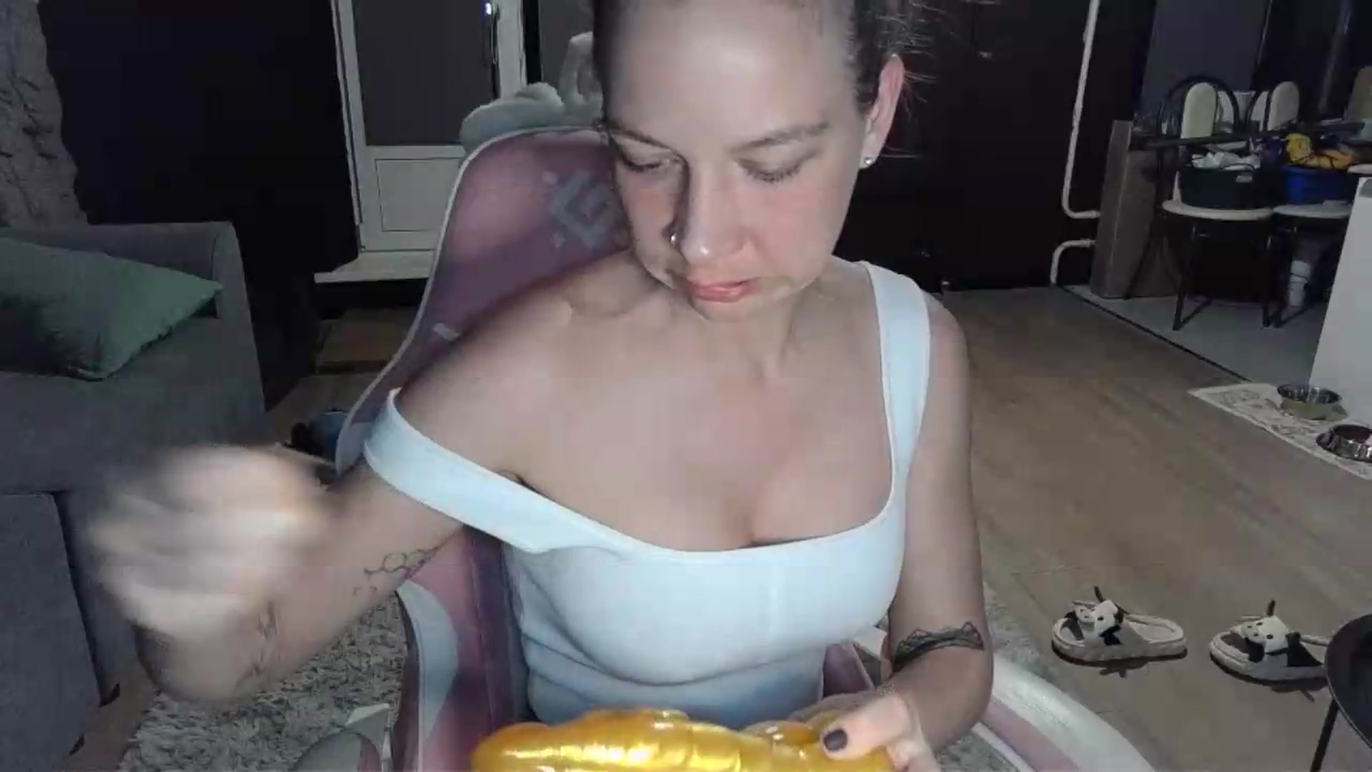 Gallery image thumbnail from Qi_ra's myfreecams stream on, 05/20/2026, 18:55 image 10 of 20