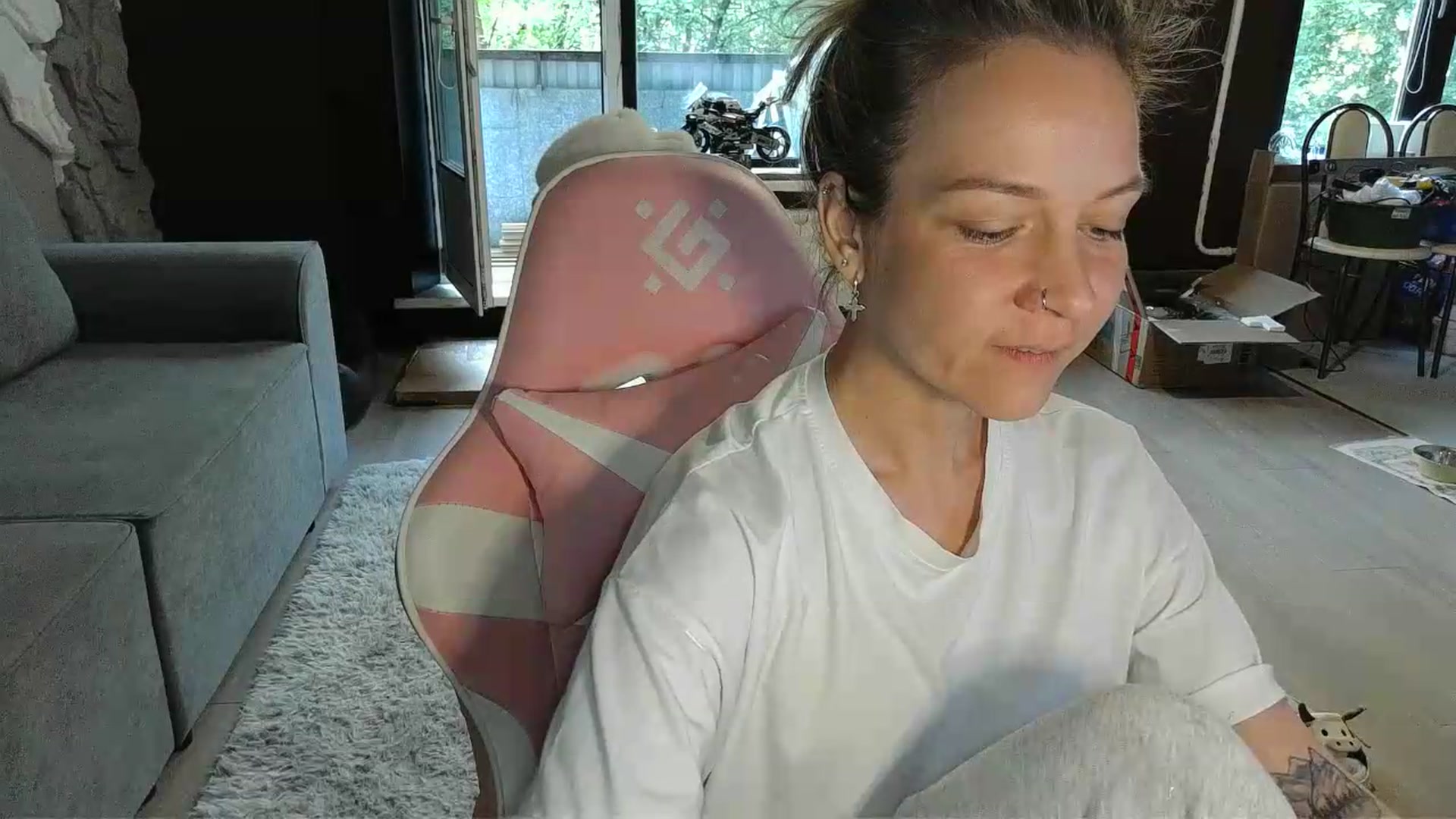 Gallery image thumbnail from Qi_ra's myfreecams stream on, 05/22/2026, 06:26 image 12 of 20