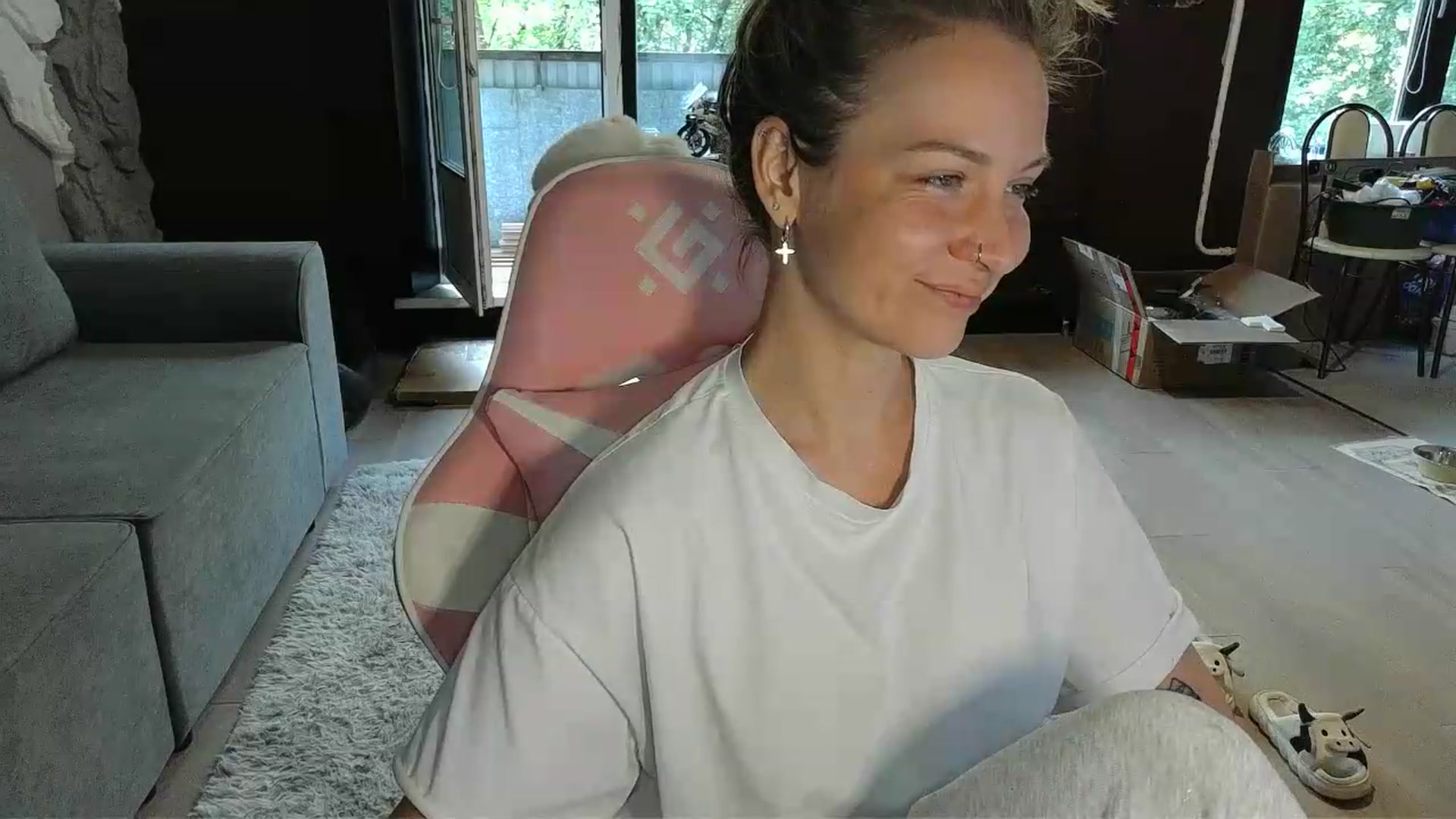 Gallery image thumbnail from Qi_ra's myfreecams stream on, 05/22/2026, 06:26 image 13 of 20