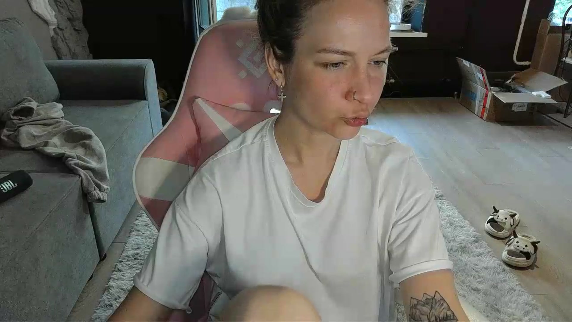 Gallery image thumbnail from Qi_ra's myfreecams stream on, 05/22/2026, 07:16 image 2 of 20
