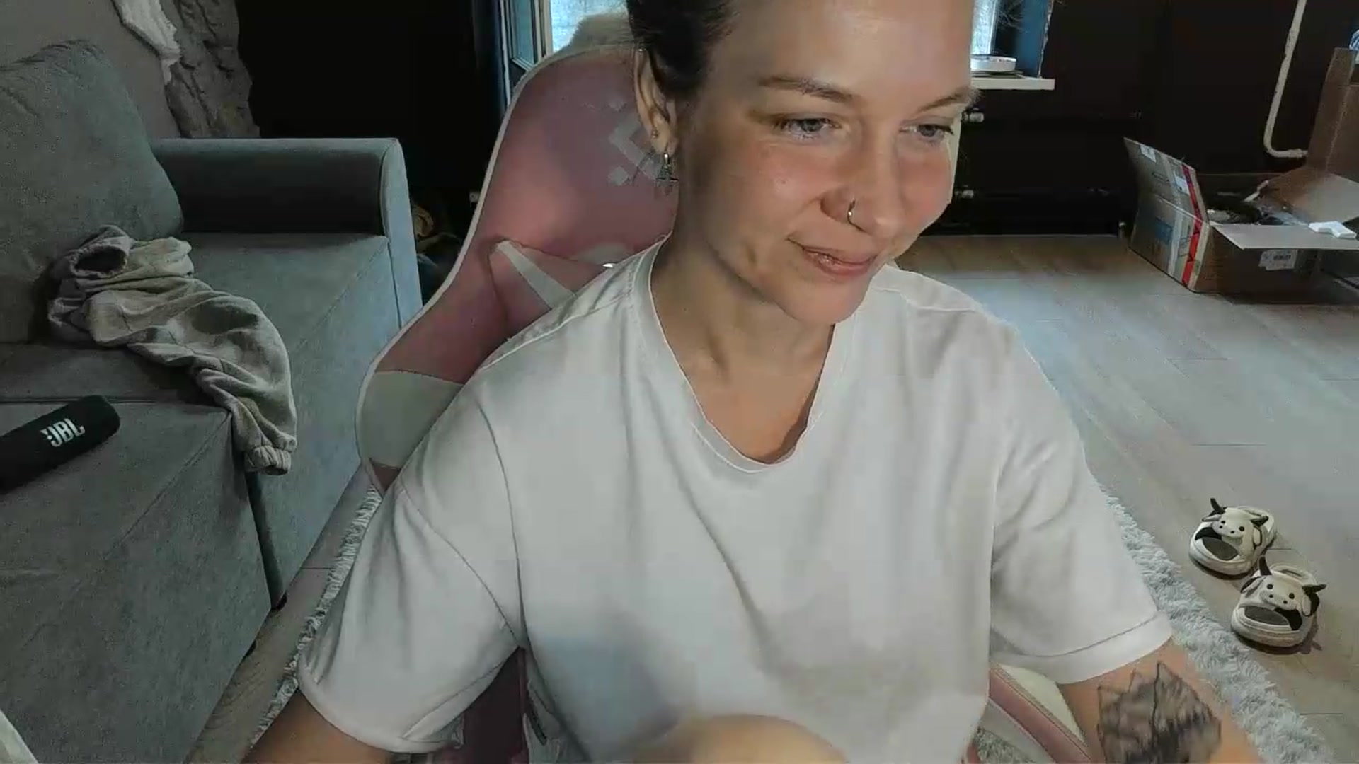 Gallery image thumbnail from Qi_ra's myfreecams stream on, 05/22/2026, 07:16 image 15 of 20
