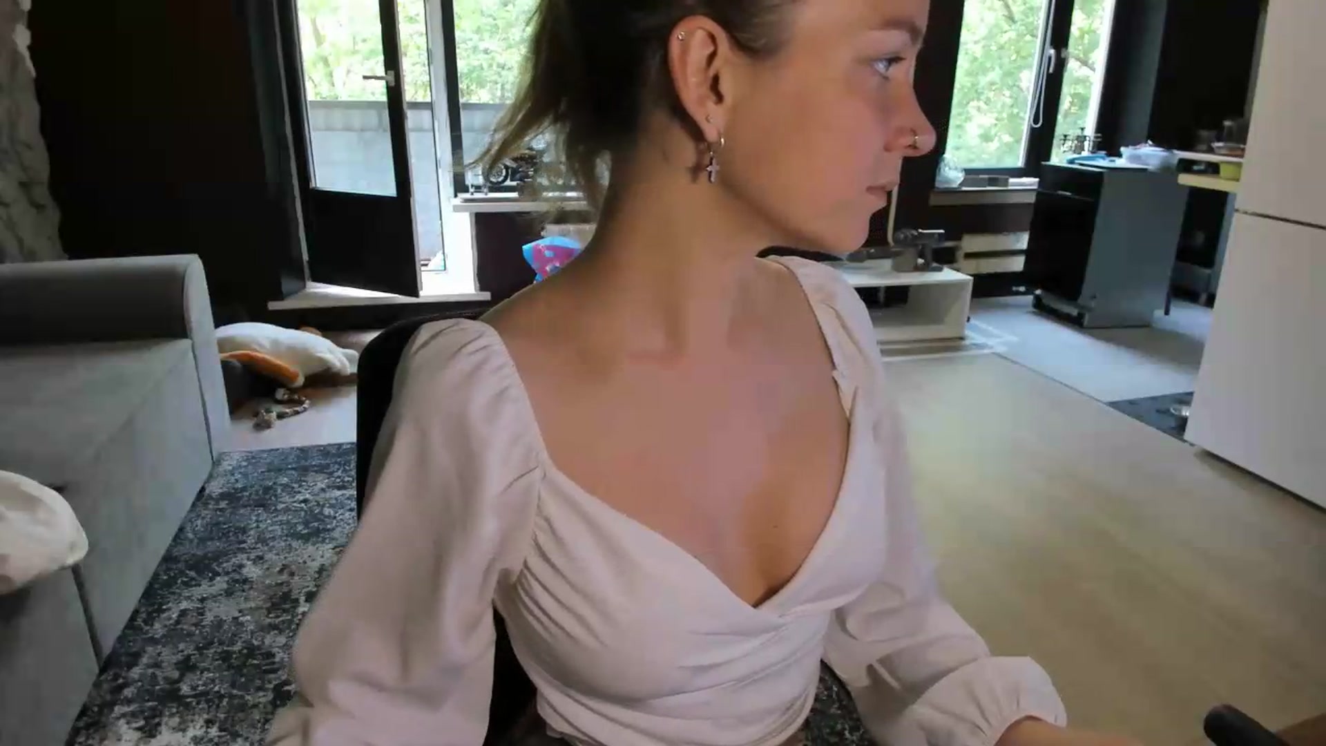 Gallery image thumbnail from Qi_ra's myfreecams stream on, 06/07/2026, 08:37 image 12 of 20