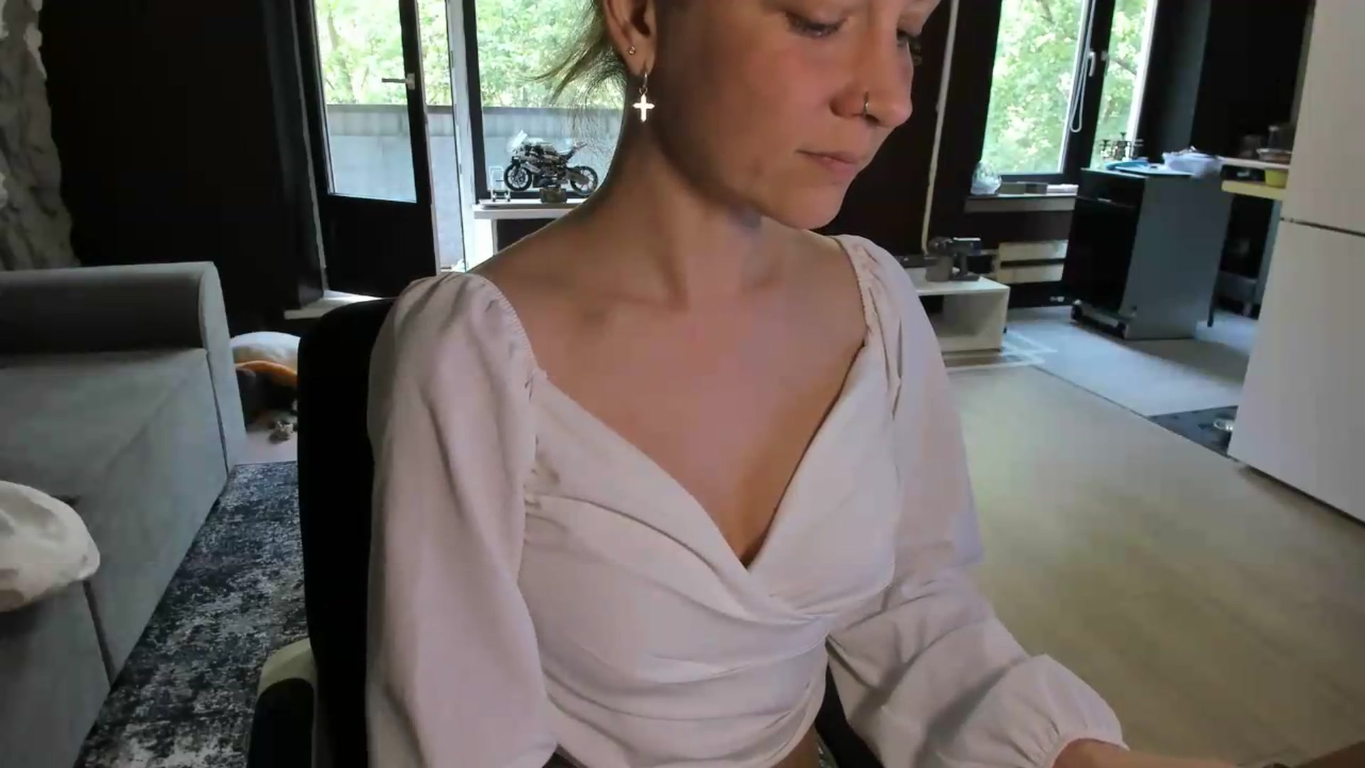 Gallery image thumbnail from Qi_ra's myfreecams stream on, 06/07/2026, 08:37 image 19 of 20