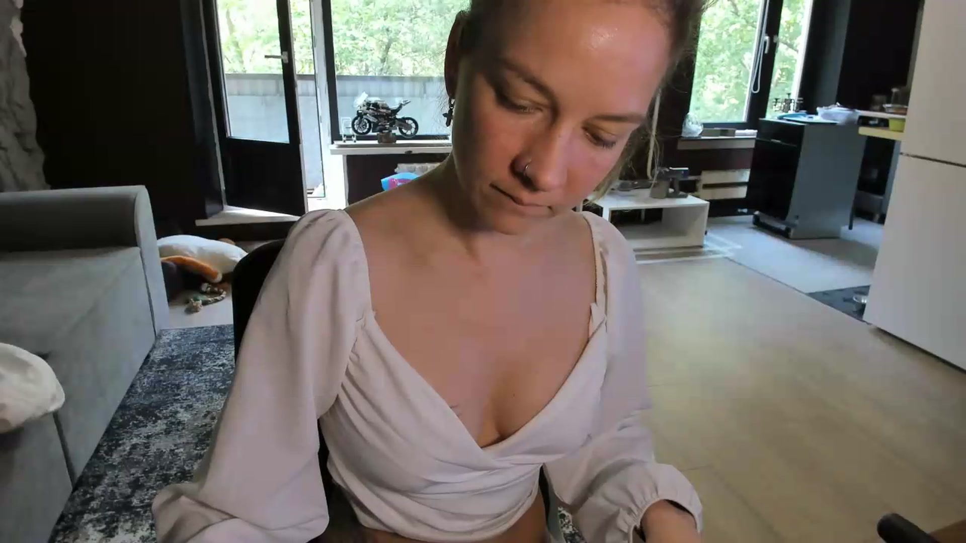 Gallery image thumbnail from Qi_ra's myfreecams stream on, 06/07/2026, 08:37 image 10 of 20
