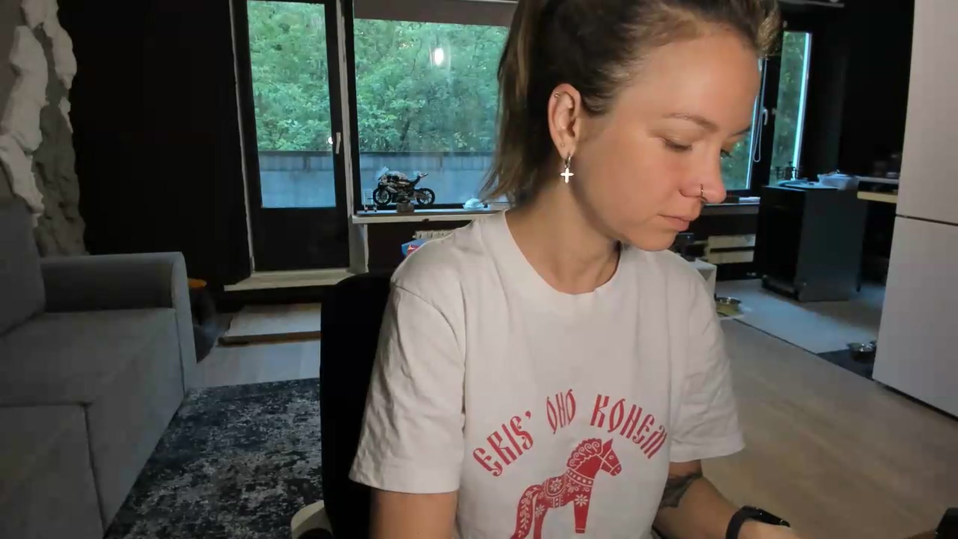 Gallery image thumbnail from Qi_ra's myfreecams stream on, 06/08/2026, 02:15 image 5 of 20