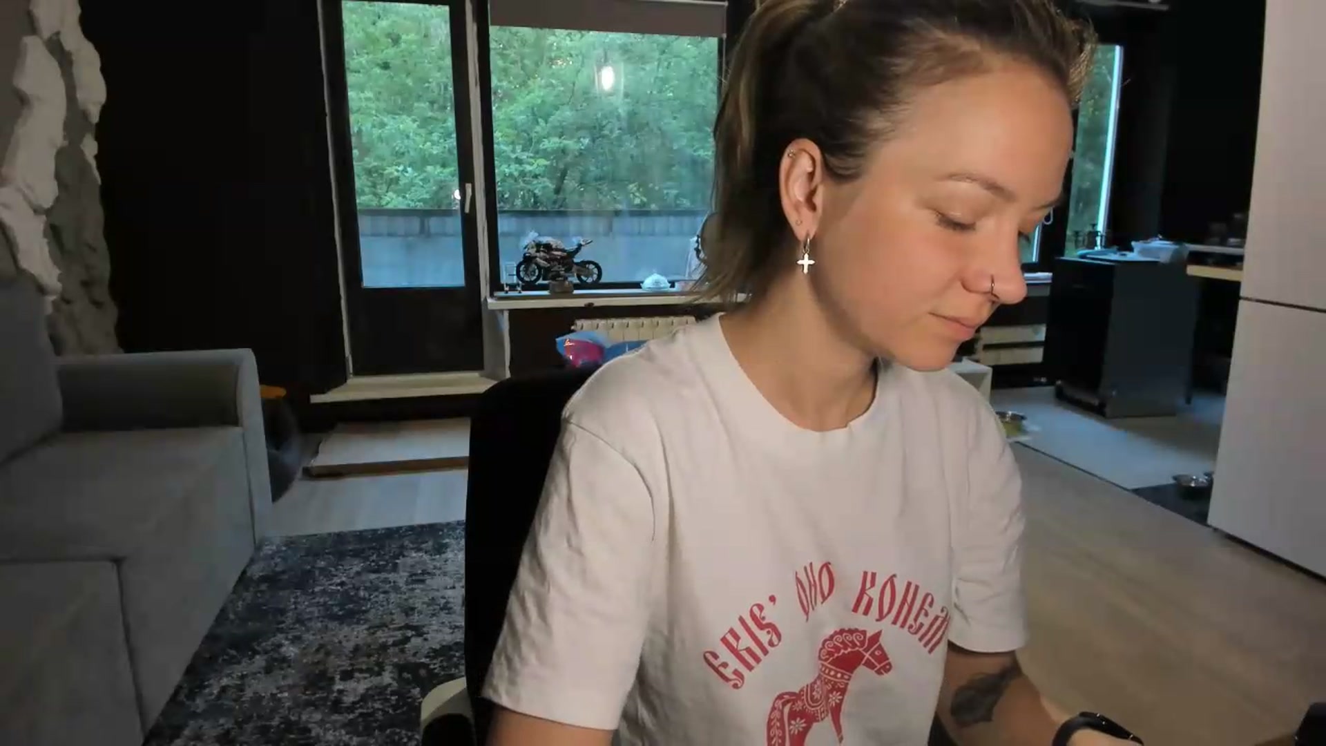 Gallery image thumbnail from Qi_ra's myfreecams stream on, 06/08/2026, 02:15 image 7 of 20