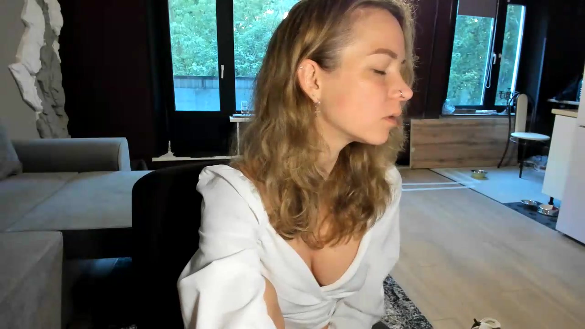 Gallery image thumbnail from Qi_ra's myfreecams stream on, 06/15/2026, 03:19 image 6 of 20